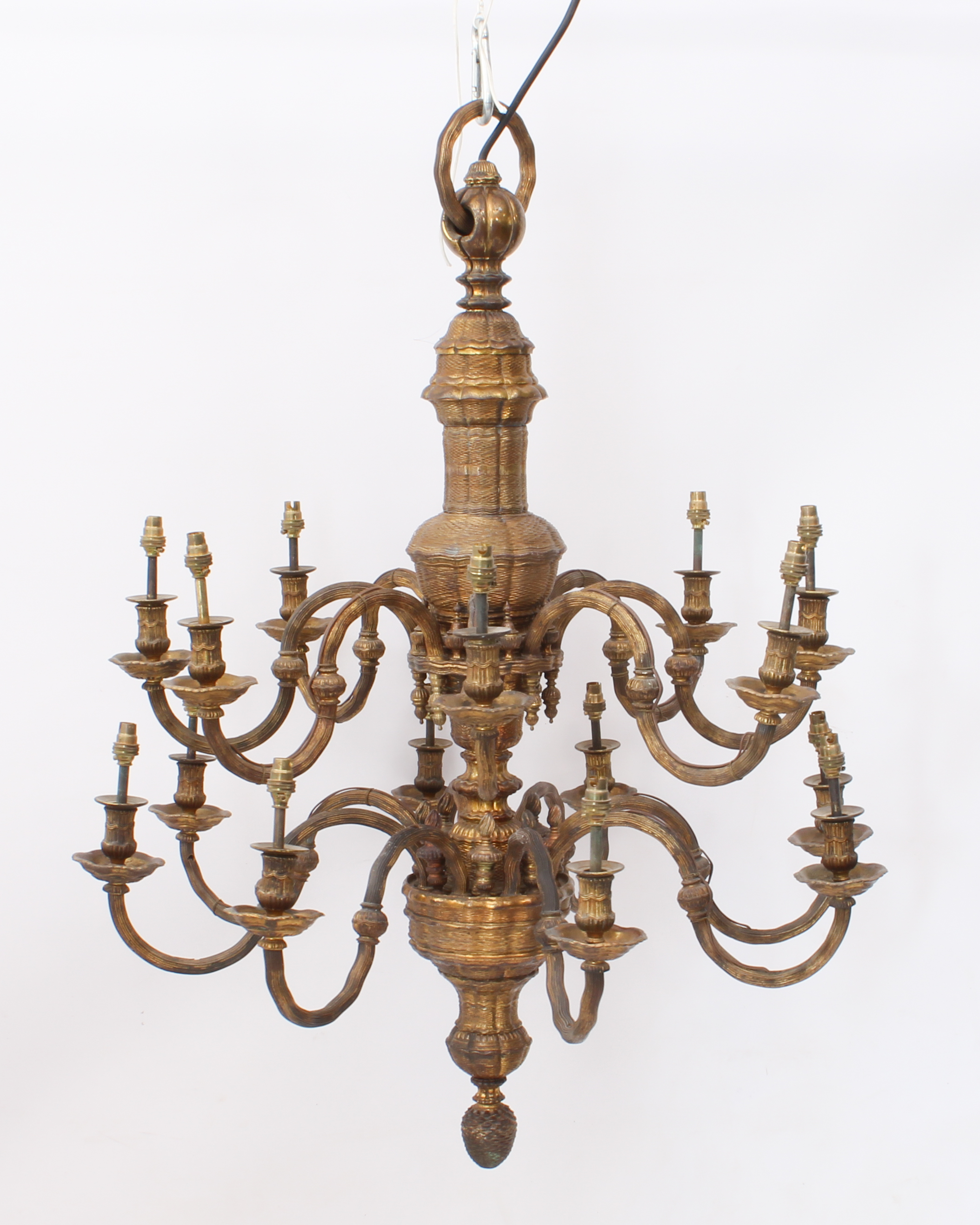 An impressive early 20th century sixteen-light gilt two-tier brass chandelier - the sixteen - Bild 3 aus 6