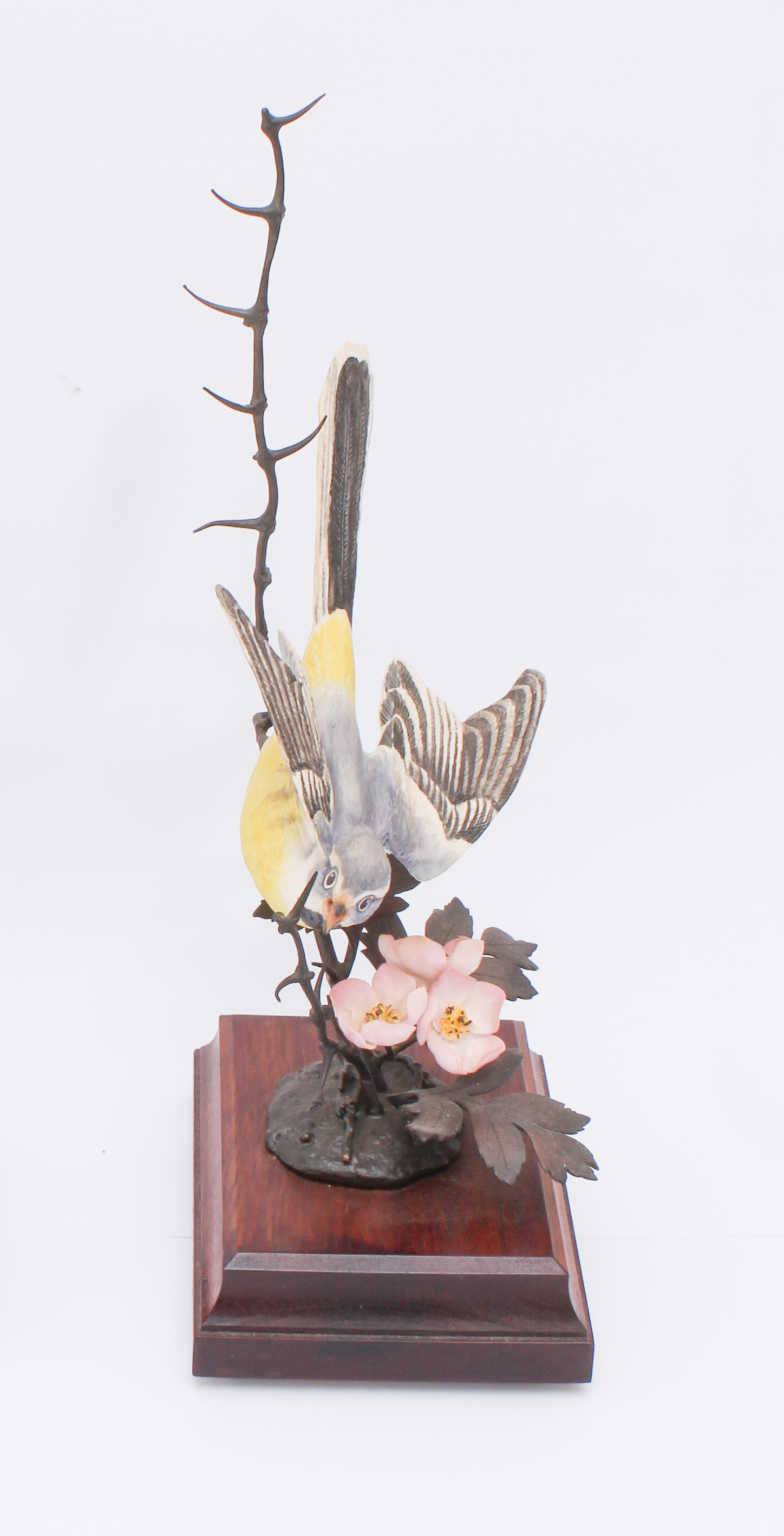 David Fryer Studios for Danbury Mint: a limited edition bronze and porcelain model of a Yellow - Bild 2 aus 5