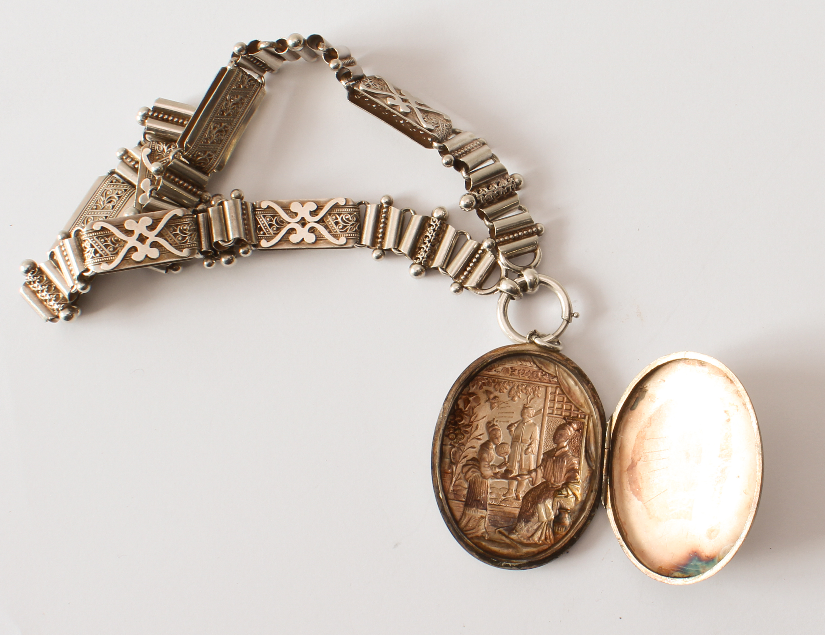 An early 20th century sterling silver necklace with silver-plated pendant locket - the pendant 50 - Image 4 of 8