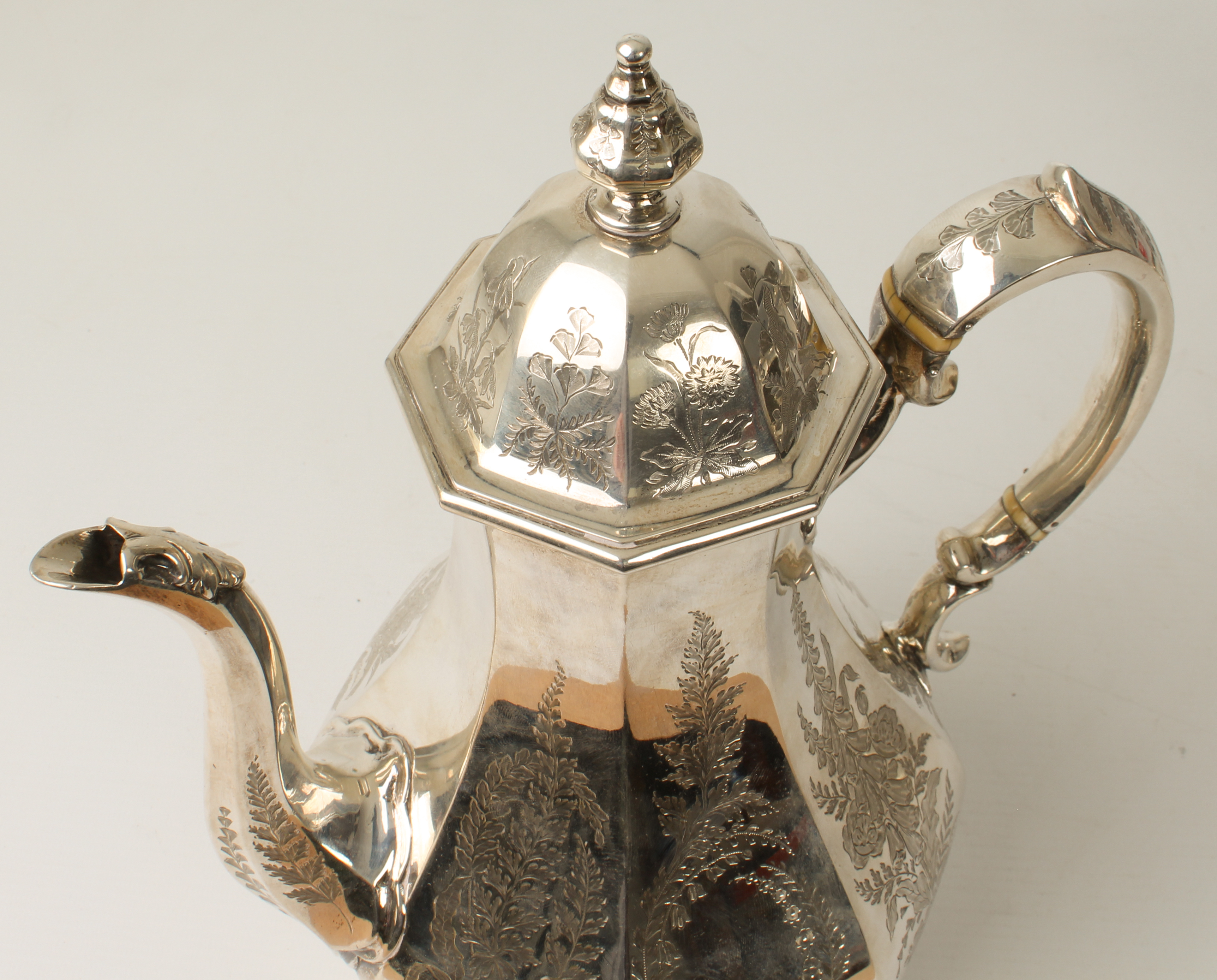 A Victorian silver four-piece tea and coffee service - Goldsmiths Alliance Ltd (Samuel Smily), - Bild 13 aus 19