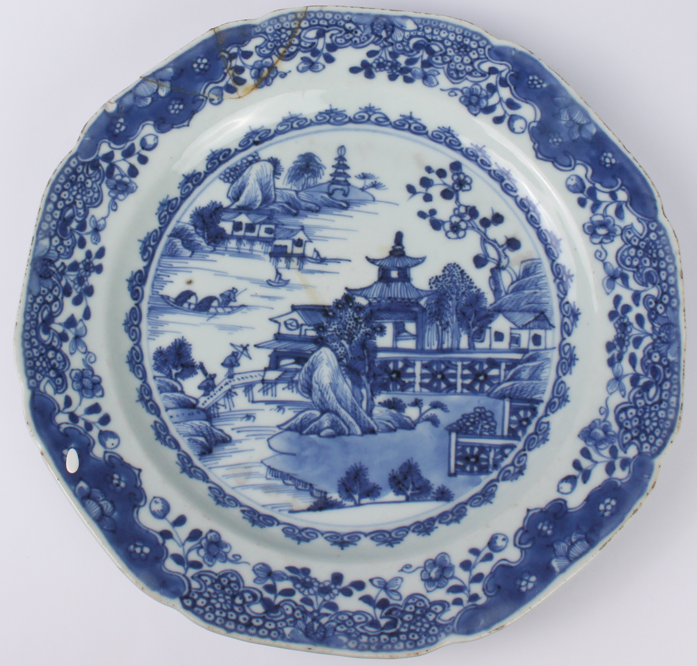 Eight Chinese export porcelain blue and white plates and octagonal platters - late 18th / early 19th - Image 8 of 31