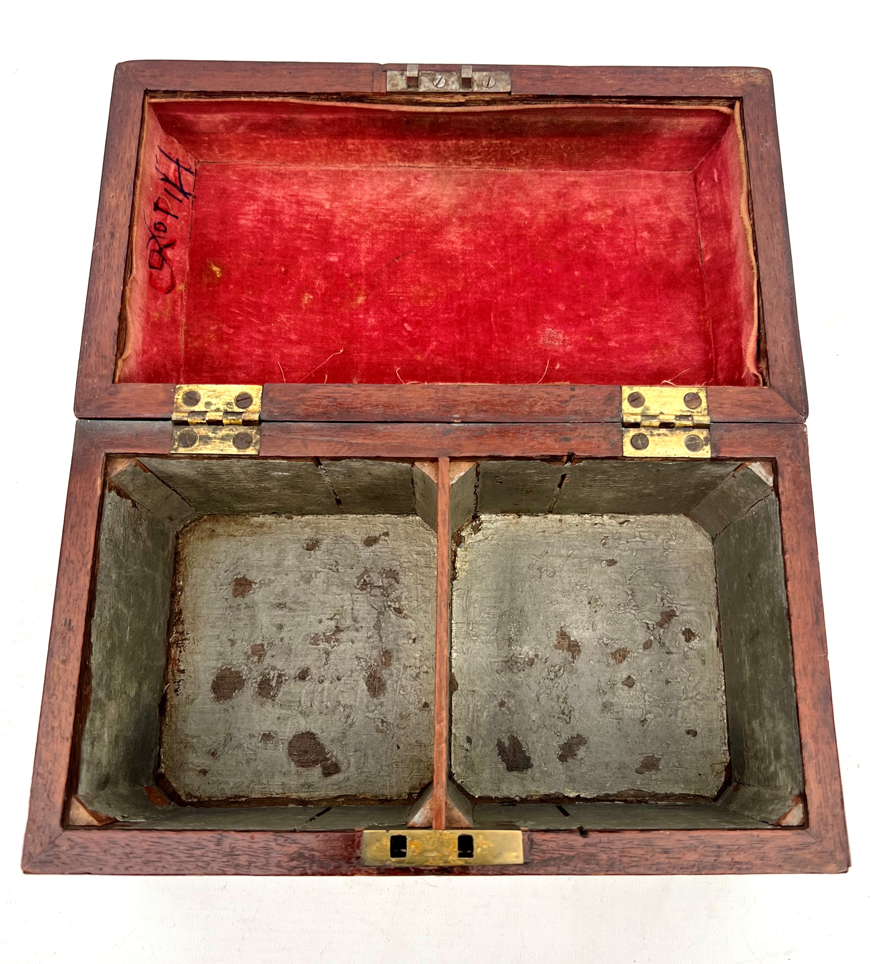 A George III mahogany sarcophagus tea caddy - with original brass handle and pierced escutcheon, - Bild 6 aus 6