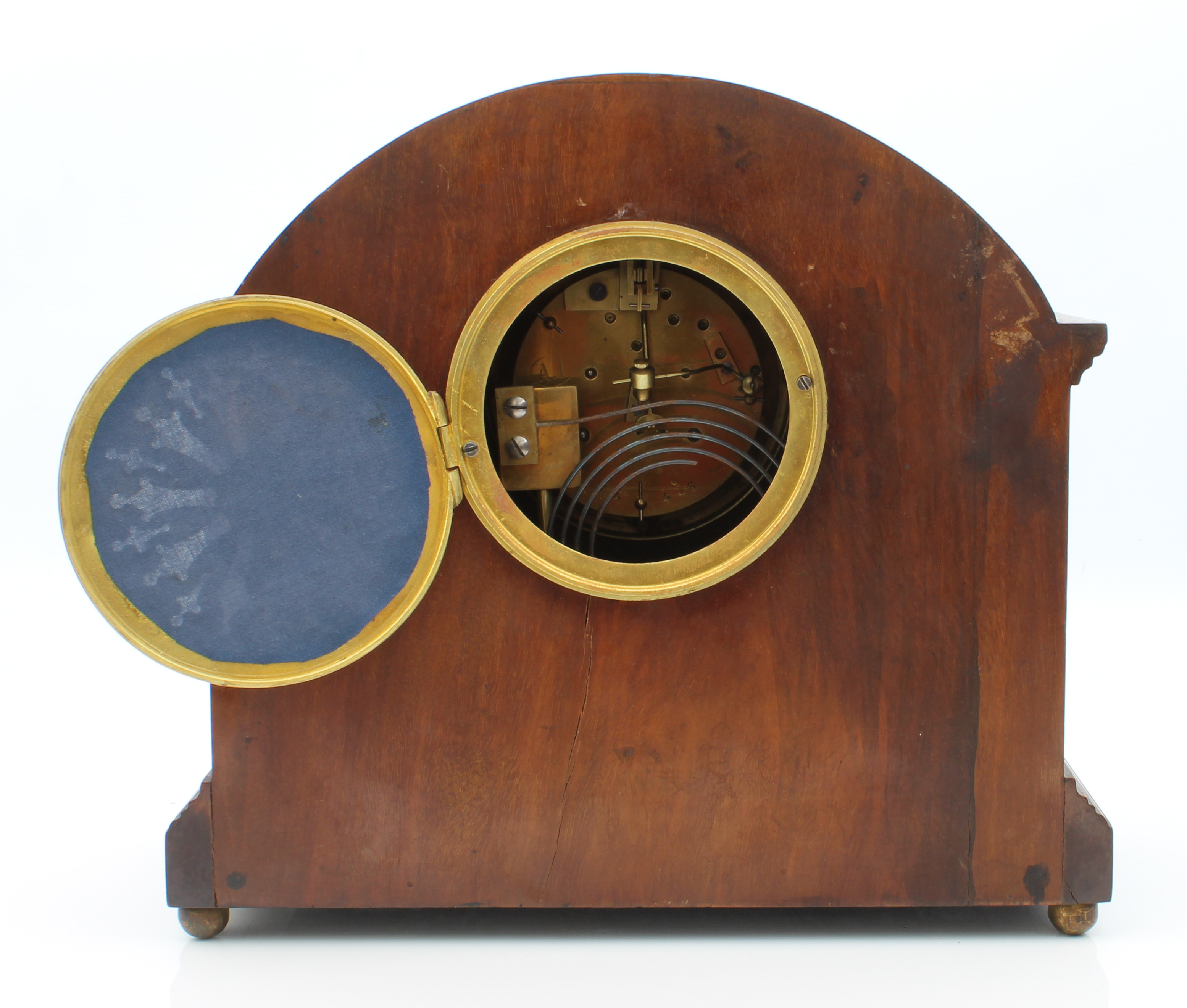 An early 20th century mahogany and marquetry cased mantel clock - the arched case with marquetry - Image 4 of 4