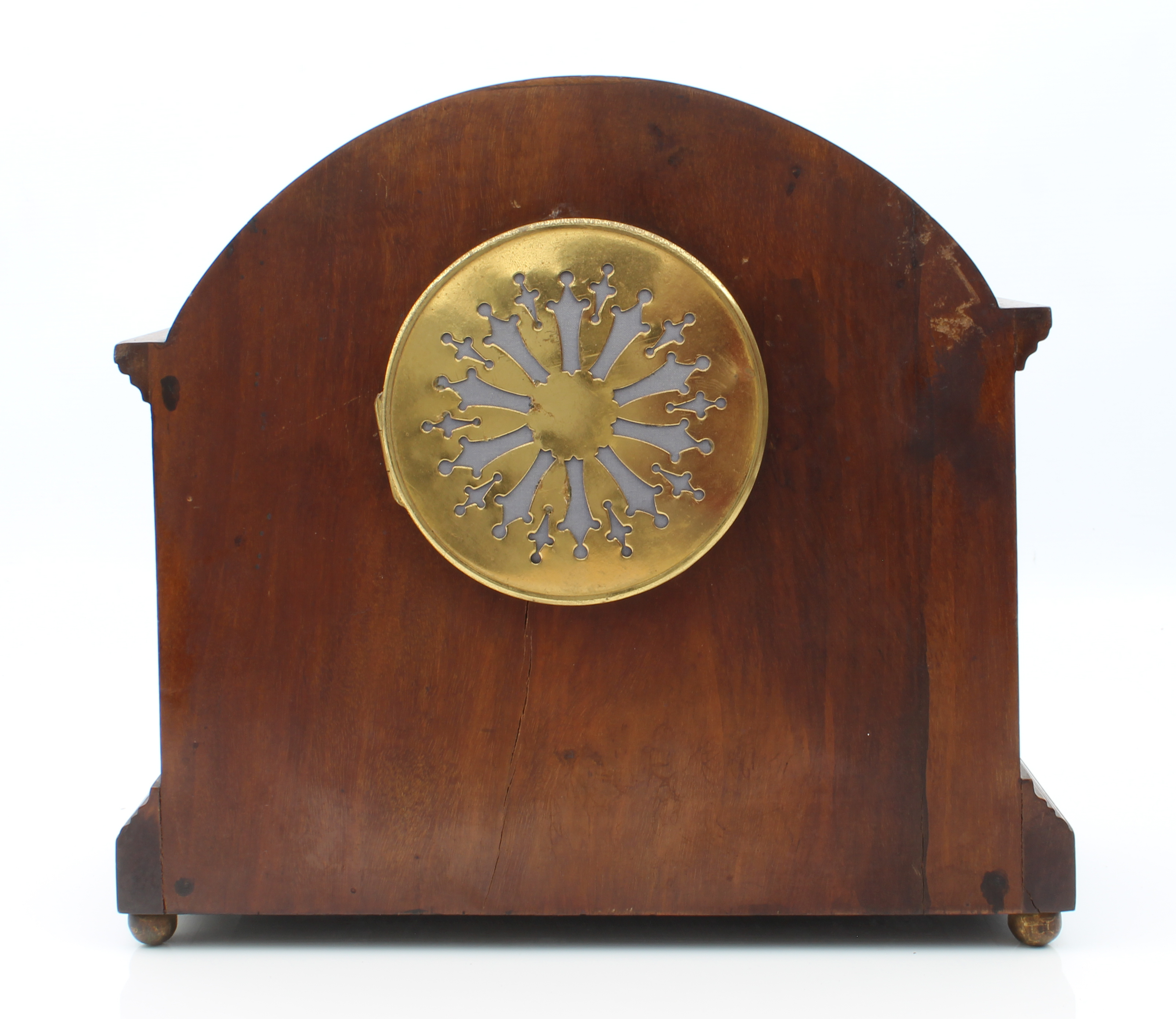 An early 20th century mahogany and marquetry cased mantel clock - the arched case with marquetry - Image 3 of 4