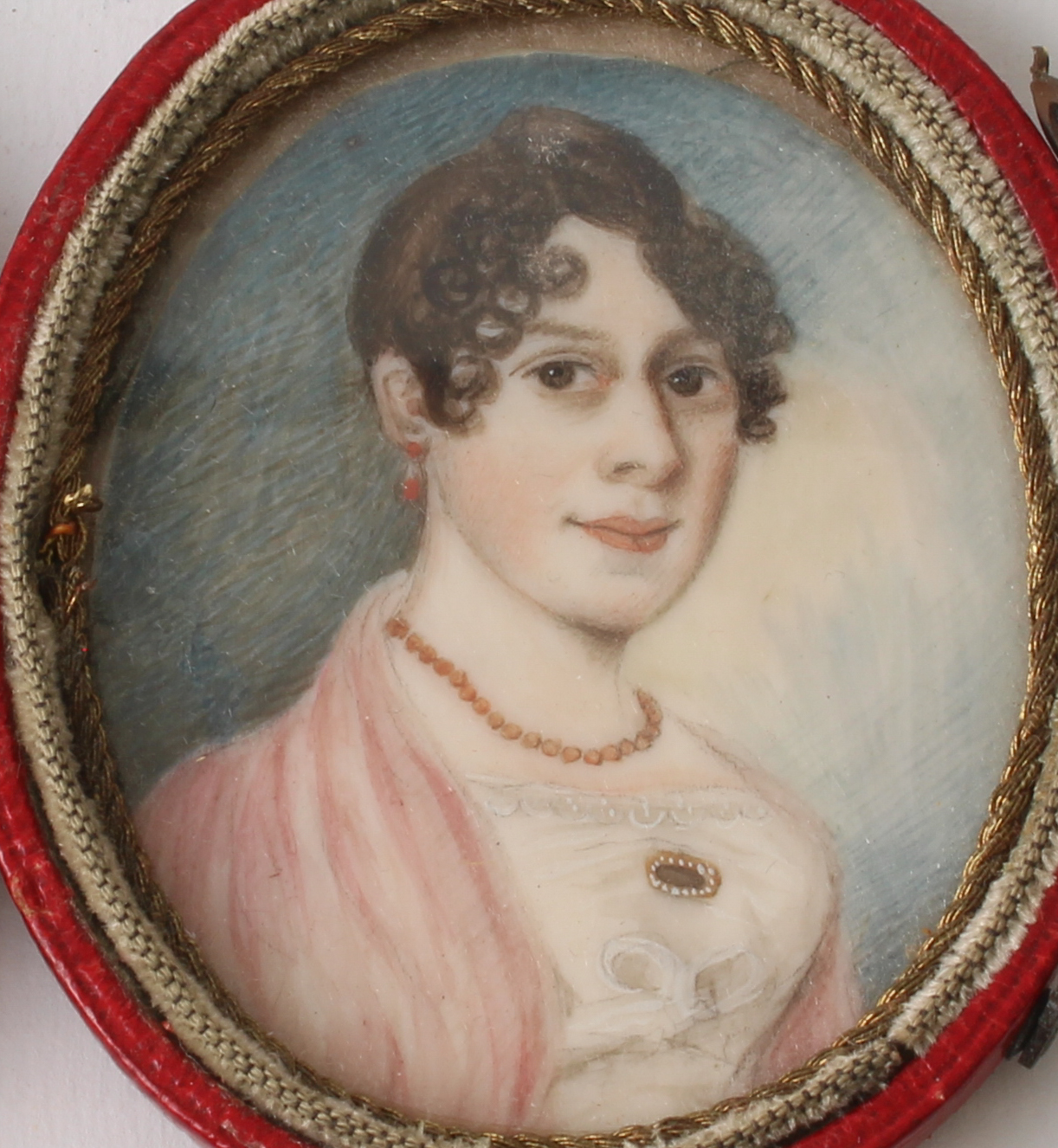 A 19th century portrait miniature of a lady on ivory, within red Moroccan leather case. Ivory - Bild 3 aus 3