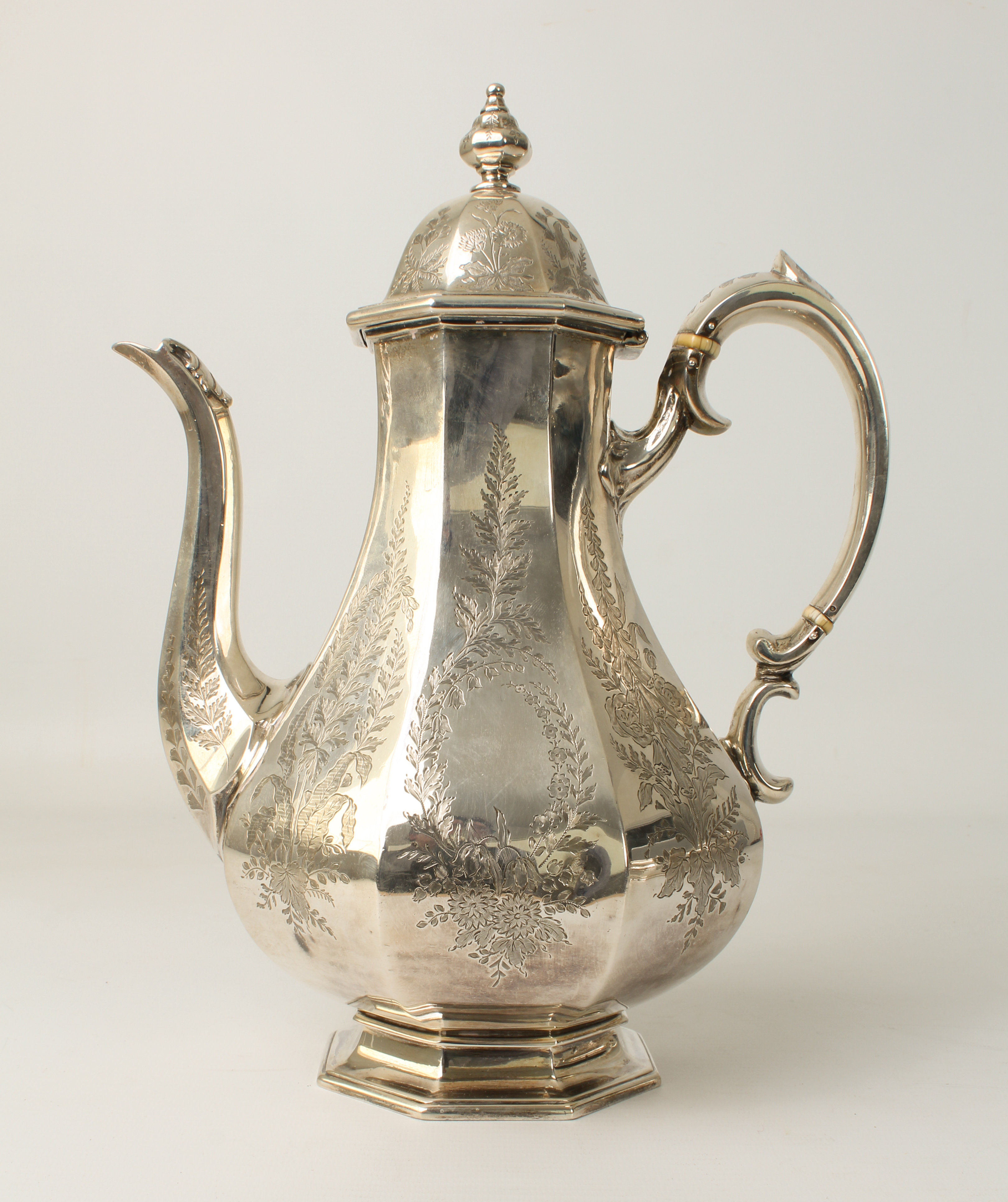 A Victorian silver four-piece tea and coffee service - Goldsmiths Alliance Ltd (Samuel Smily), - Bild 11 aus 19