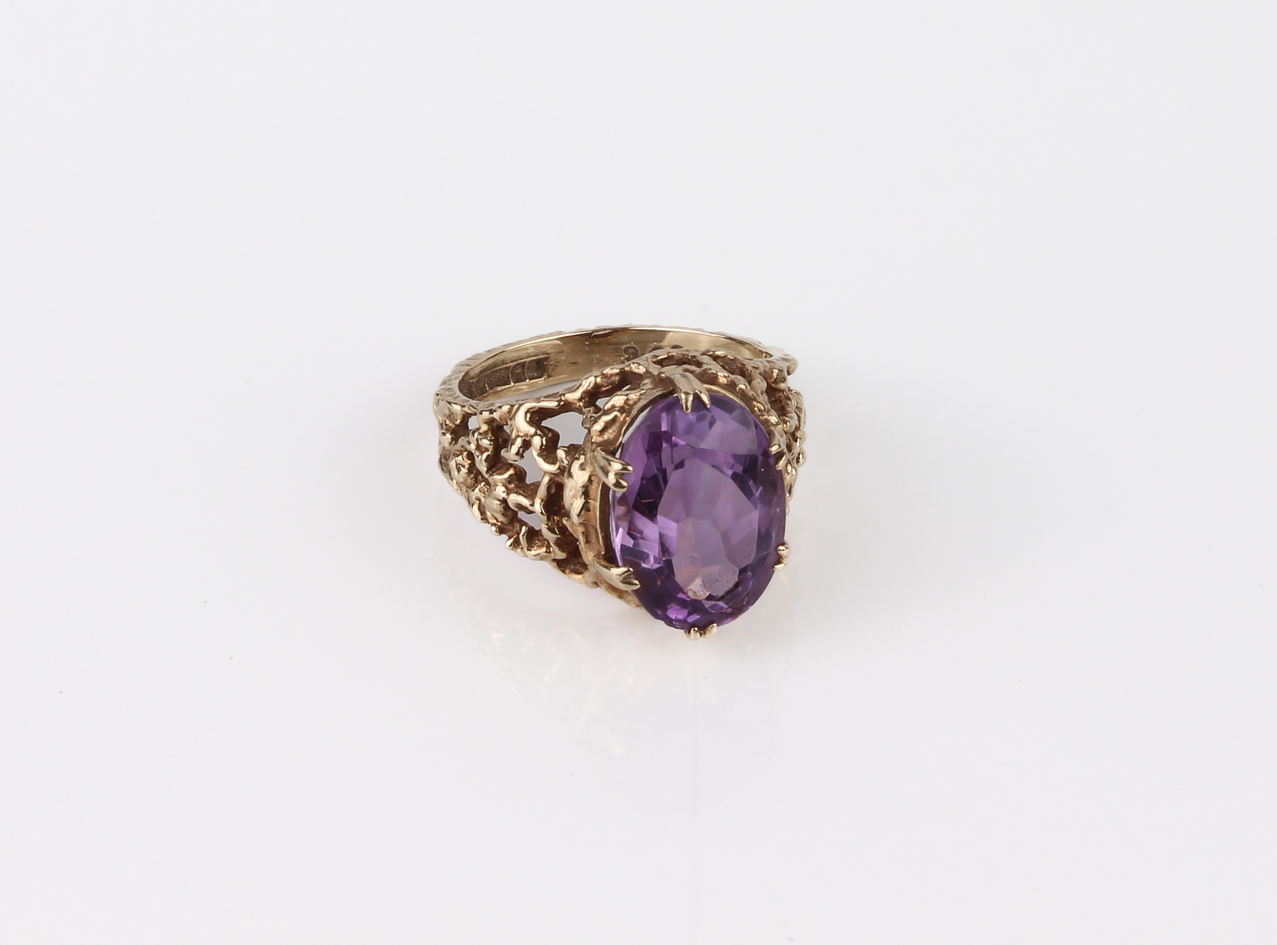 A vintage 9ct gold and amethyst ring - hallmarked 1978, the oval cut 13.5 x 9.5 mm amethyst claw-set