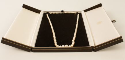 A single-strand graduated cultured pearl necklace - the pearls from 4.5mm to 8mm diameter, with a