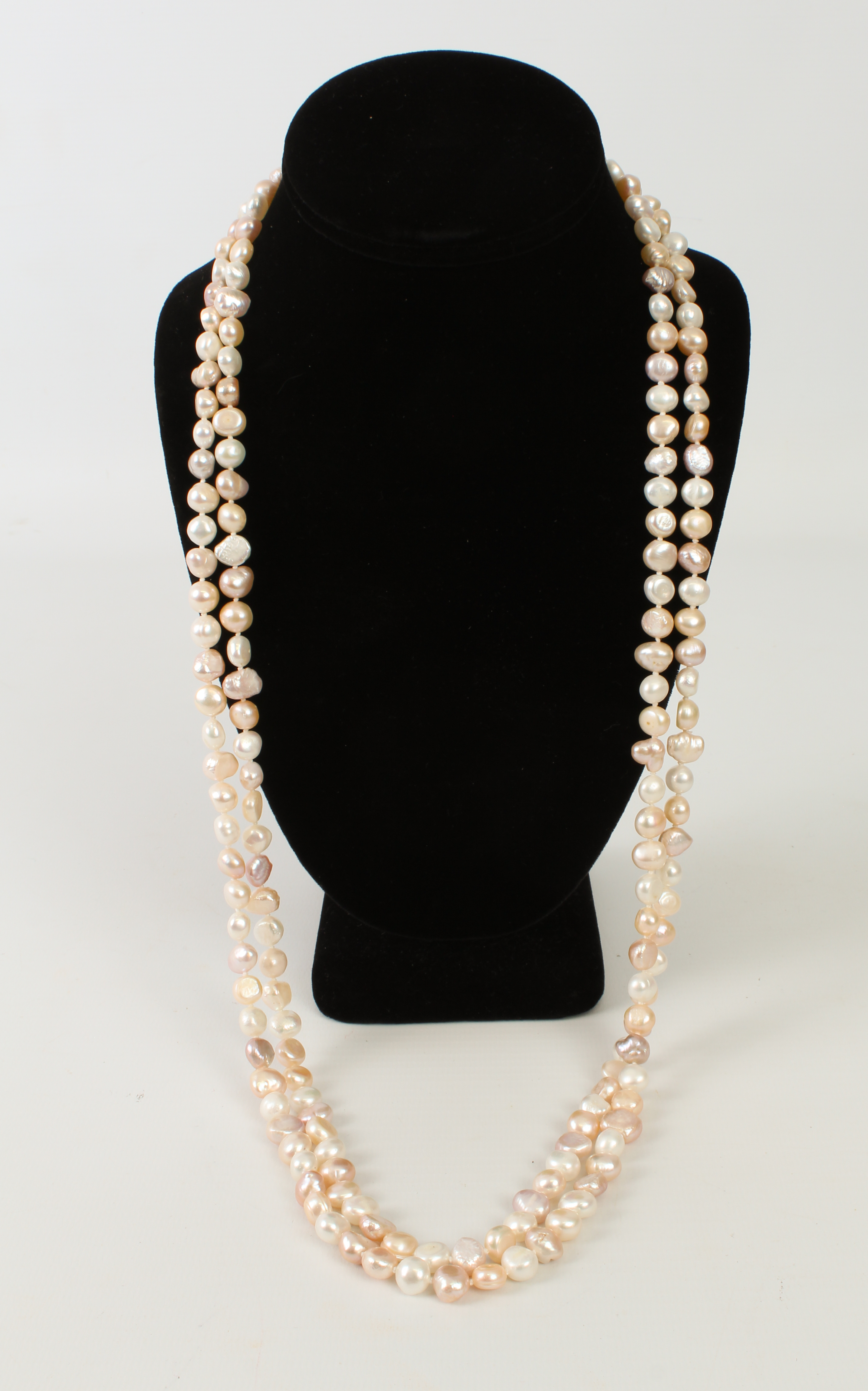 A long single-strand freshwater pearl necklace - with baroque-style pearls of varying pink and ivory