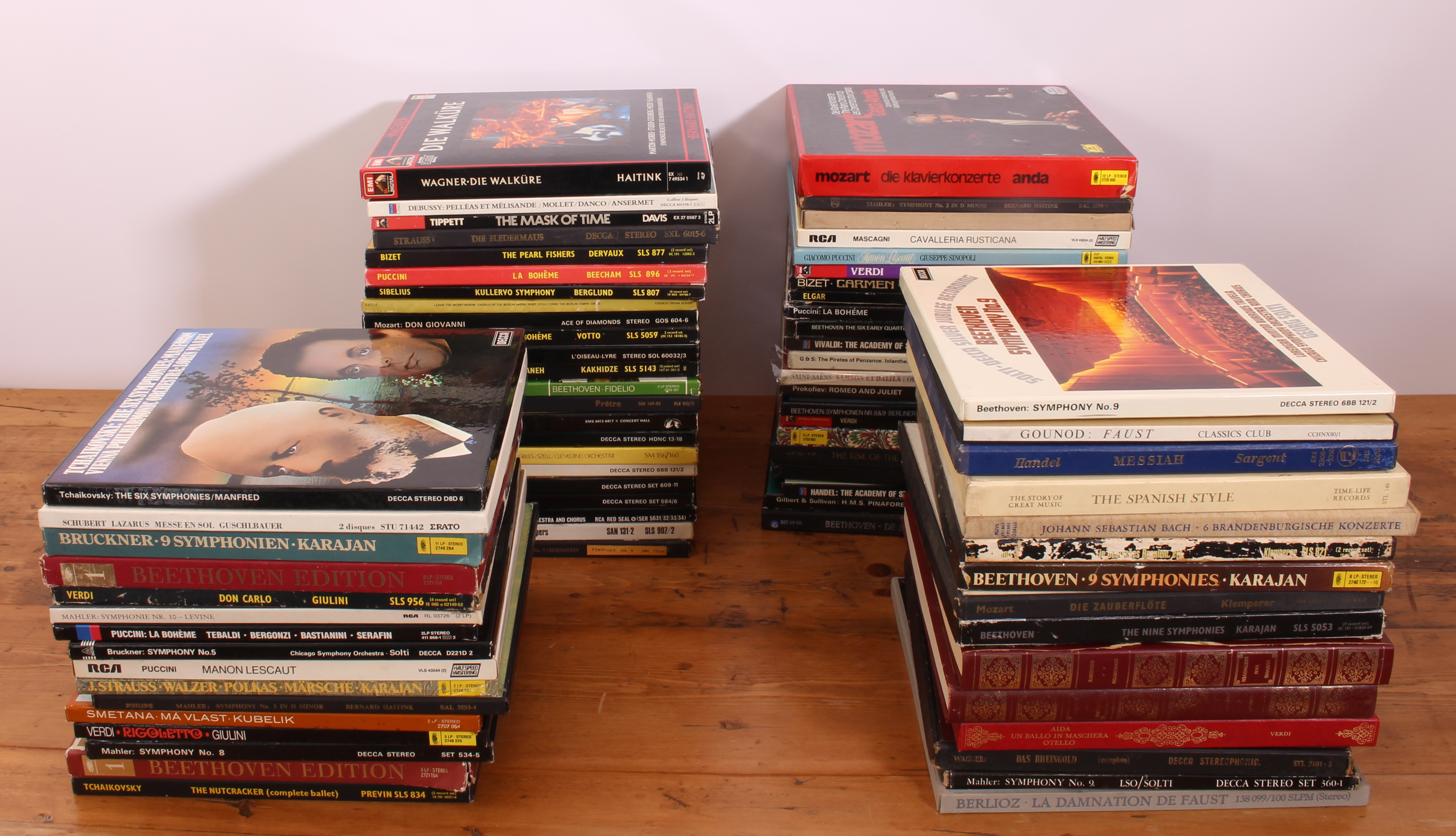 Approx. 100 Classical box sets with many stereo examples. Condition: VG+ overall with many higher