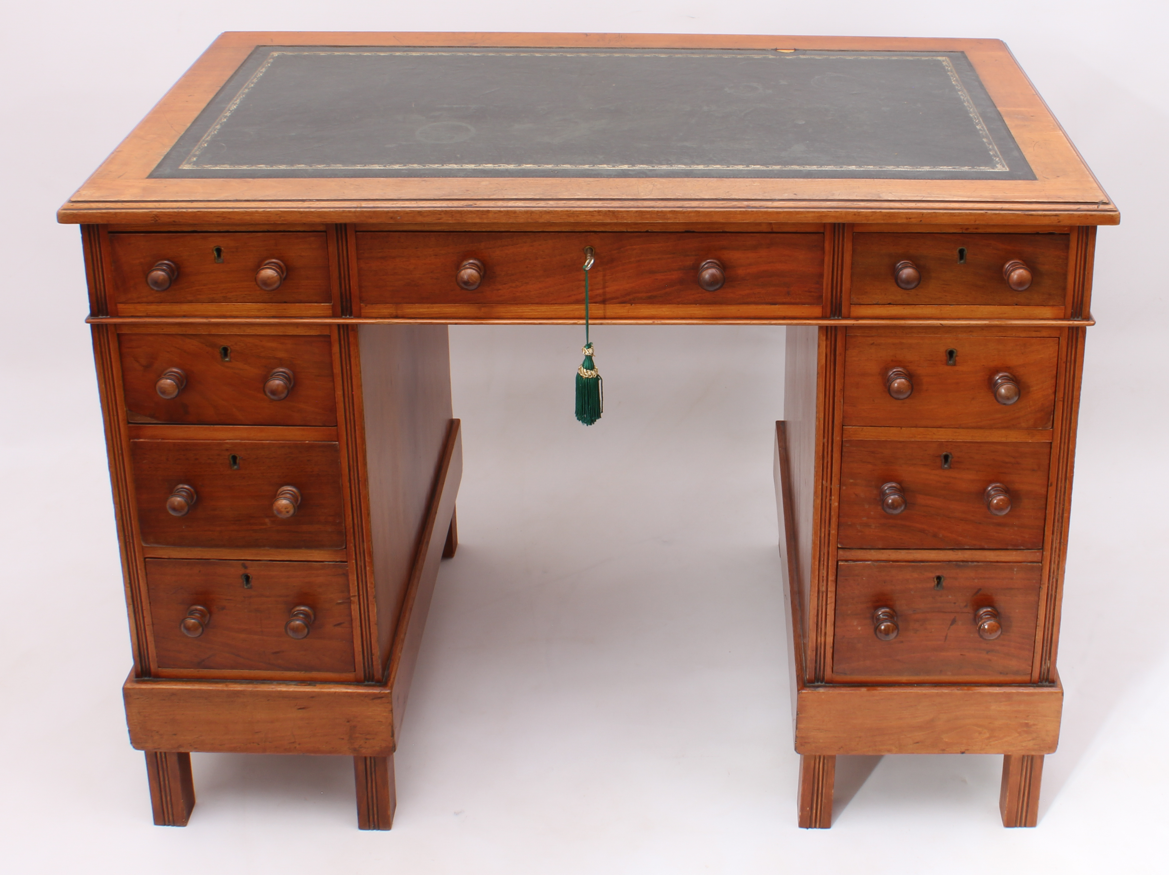 An Edwardian walnut double pedestal desk - the moulded top with inset gilt tooled green leather, - Bild 6 aus 6