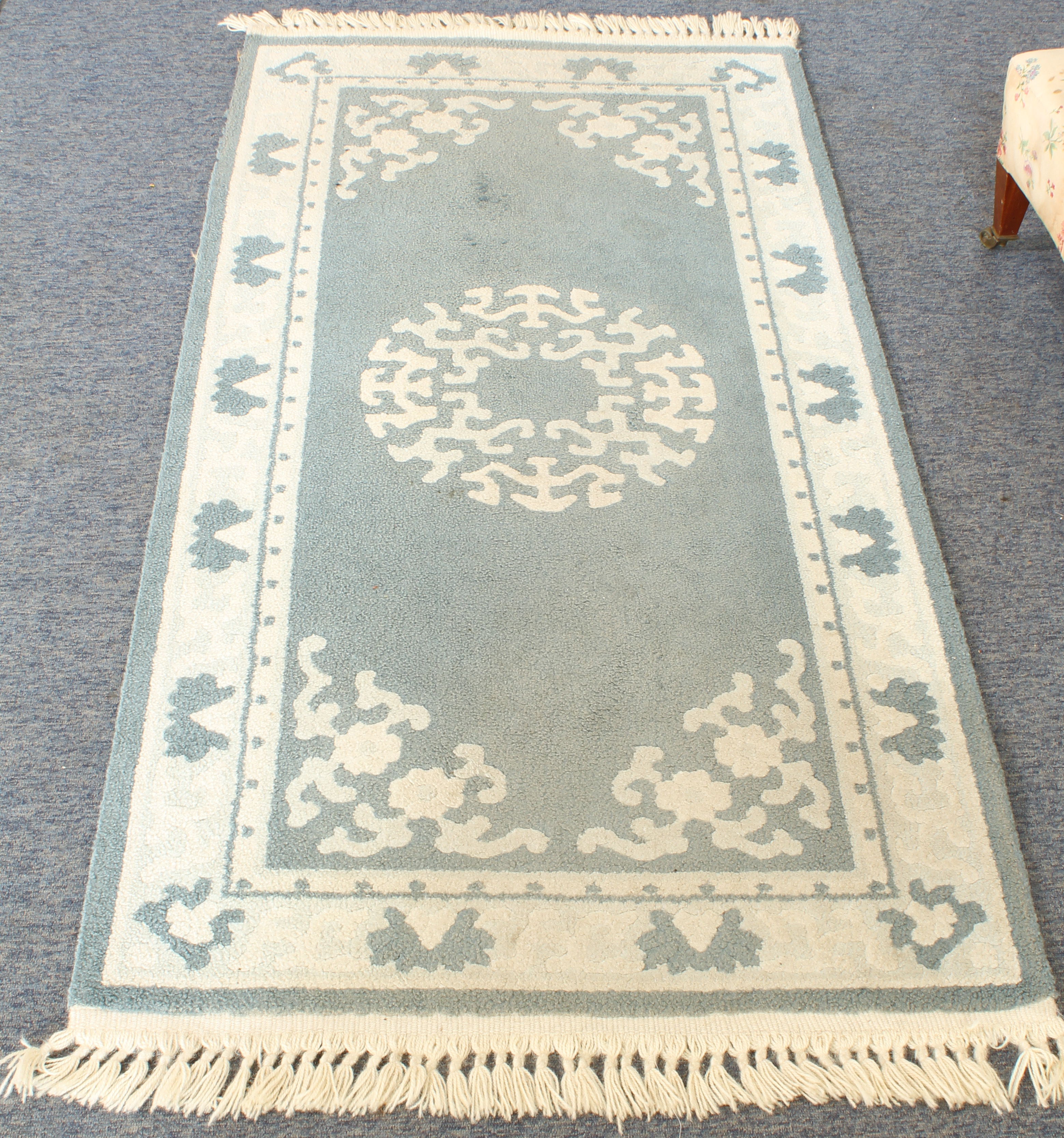 Two modern blue ground wool rugs (183 x 92 cm and 186 x 92 cm) - Image 4 of 5