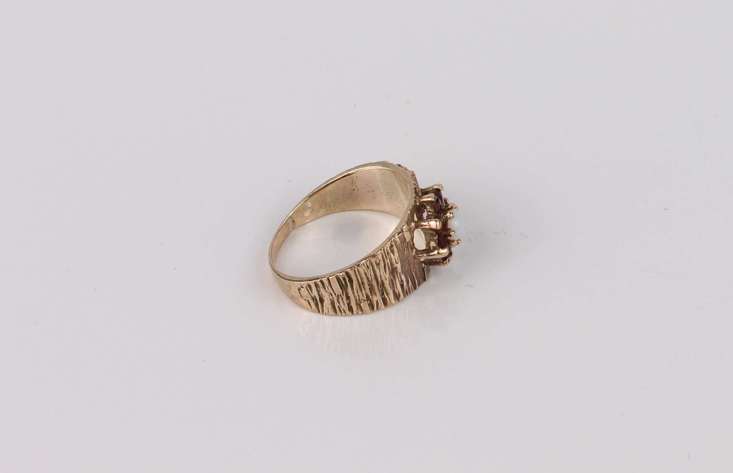 A vintage 9ct gold, white opal and garnet cluster ring - stamped '9CT', with bark effect - Image 2 of 4