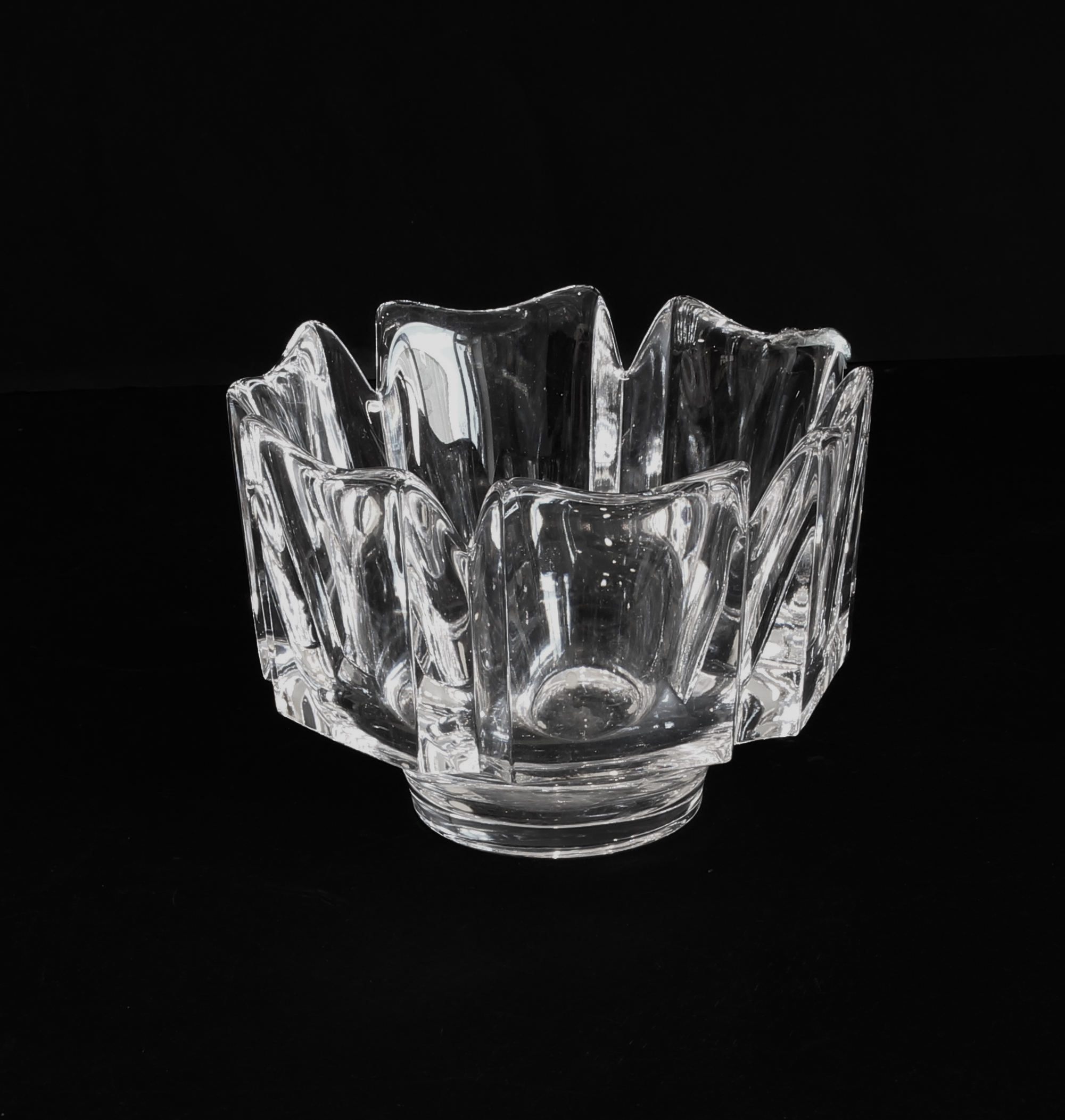 A collection of cut glass and crystal to include a vase, fruit bowl, two decanters, jugs, and - Image 3 of 4