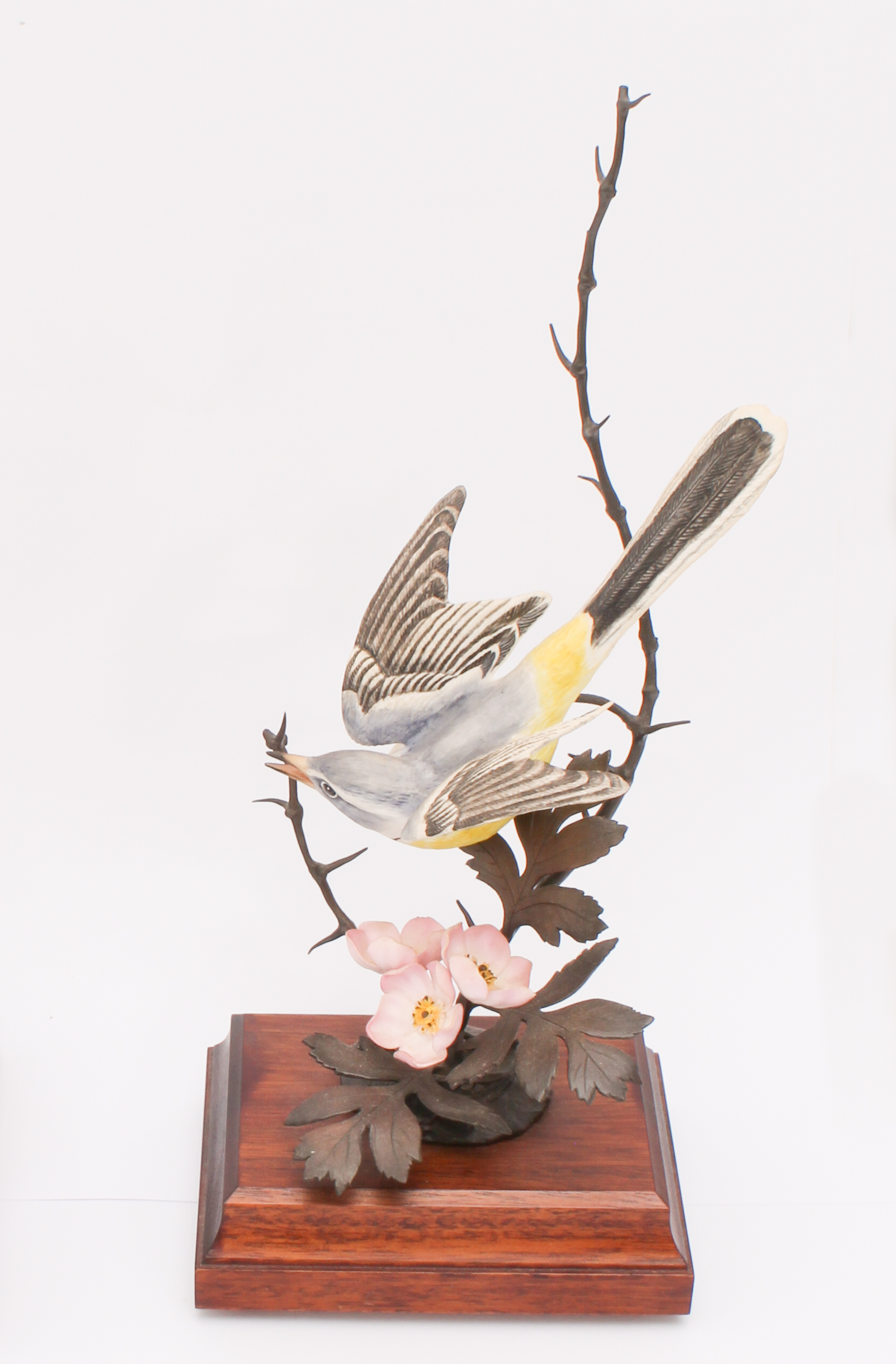 David Fryer Studios for Danbury Mint: a limited edition bronze and porcelain model of a Yellow - Bild 4 aus 5