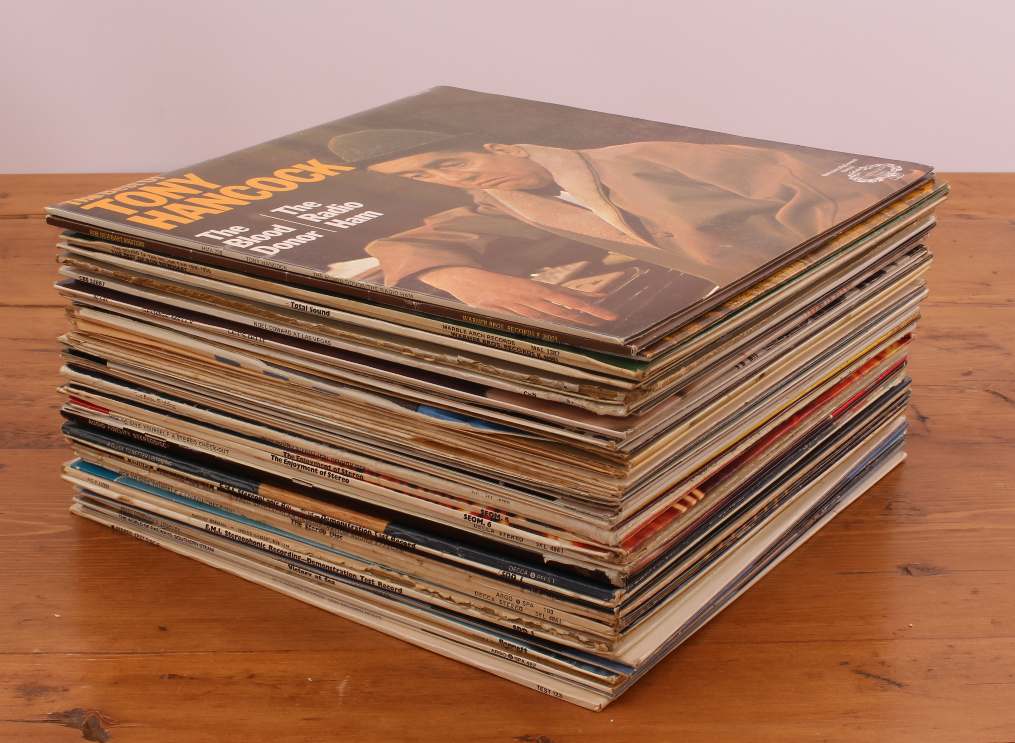 Over 100 spoken word/exotica/stereo test records/comedy albums and box sets. Condition: VG+ - Bild 2 aus 5