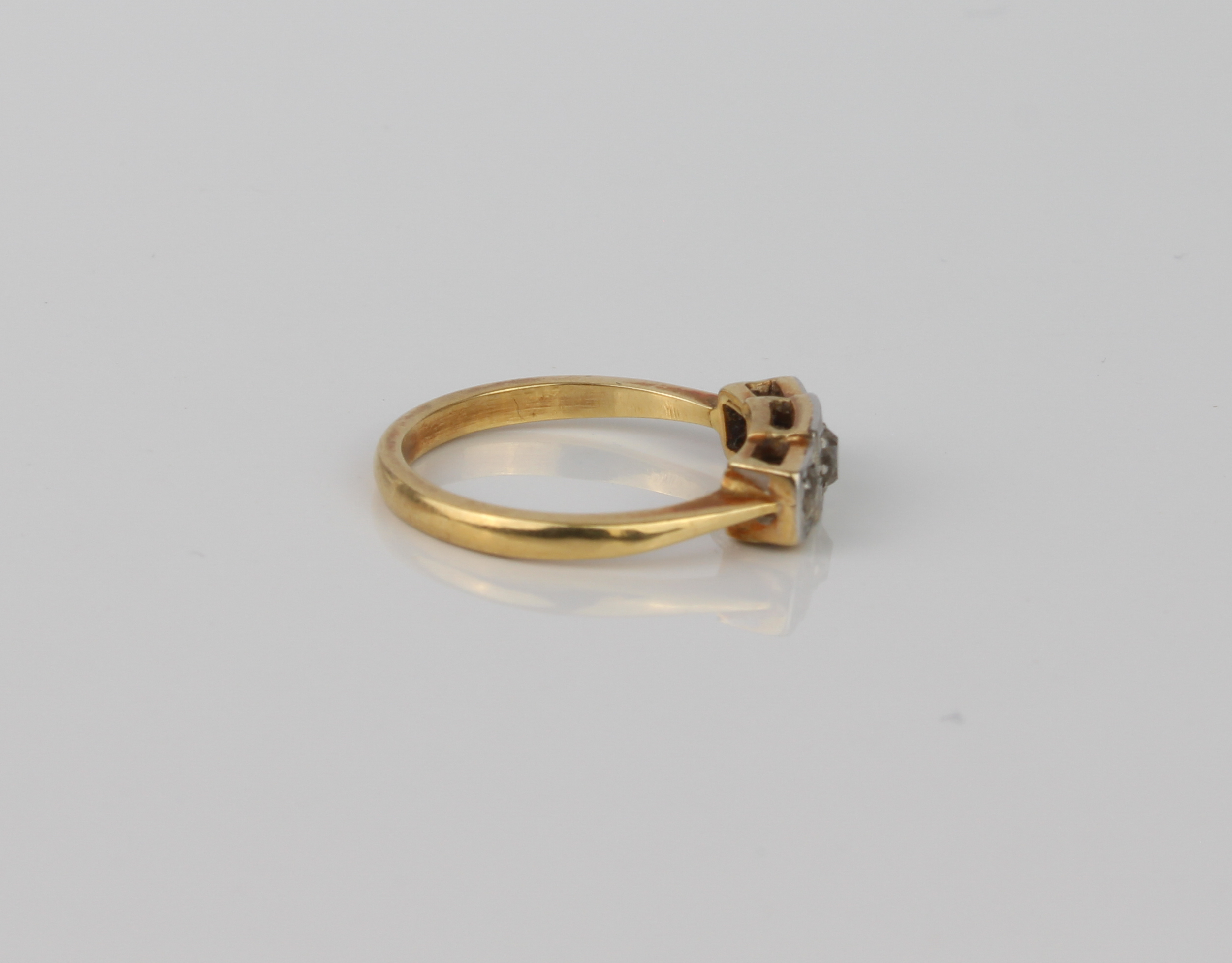 A mid-century style 18ct yellow gold and diamond three stone ring - hallmarked Birmingham 1985, with - Image 3 of 4