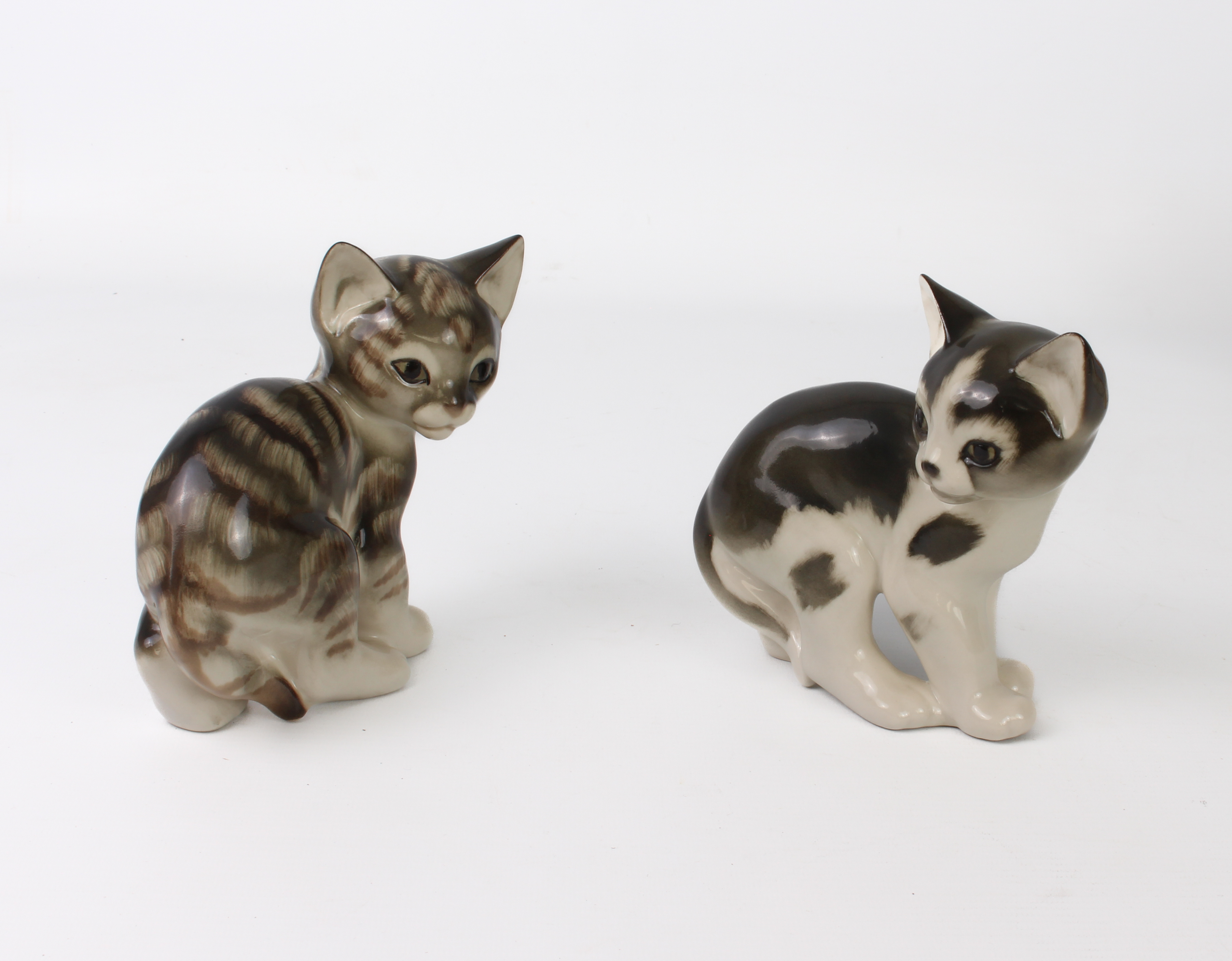 A group of seven Russian china figures of Cats by Lomonosov Porcelain - the largest 16 cm high. - Image 5 of 6