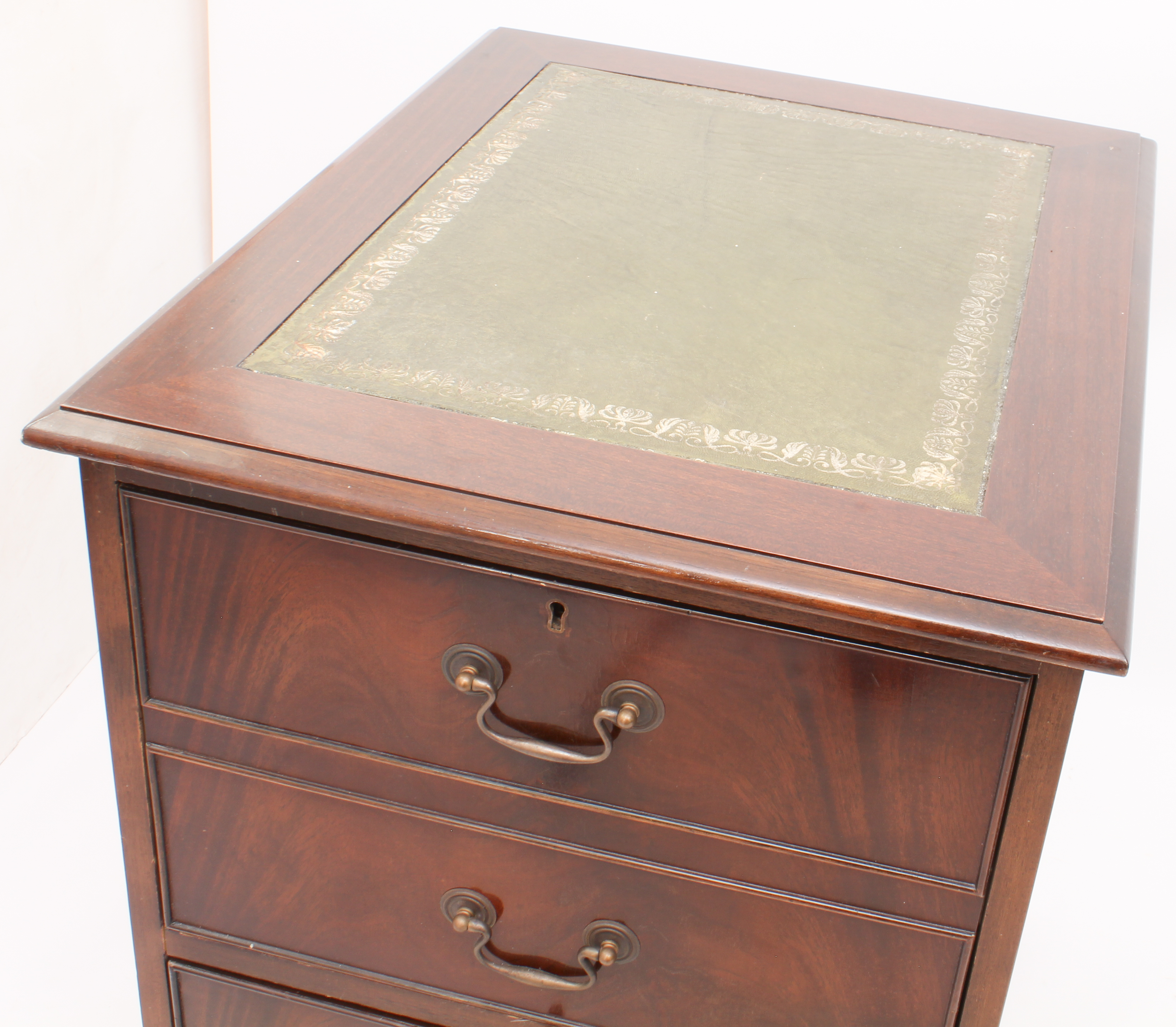 A closely matched pair of reproduction Georgian-style mahogany two-drawer filing cabinets - the - Image 3 of 5