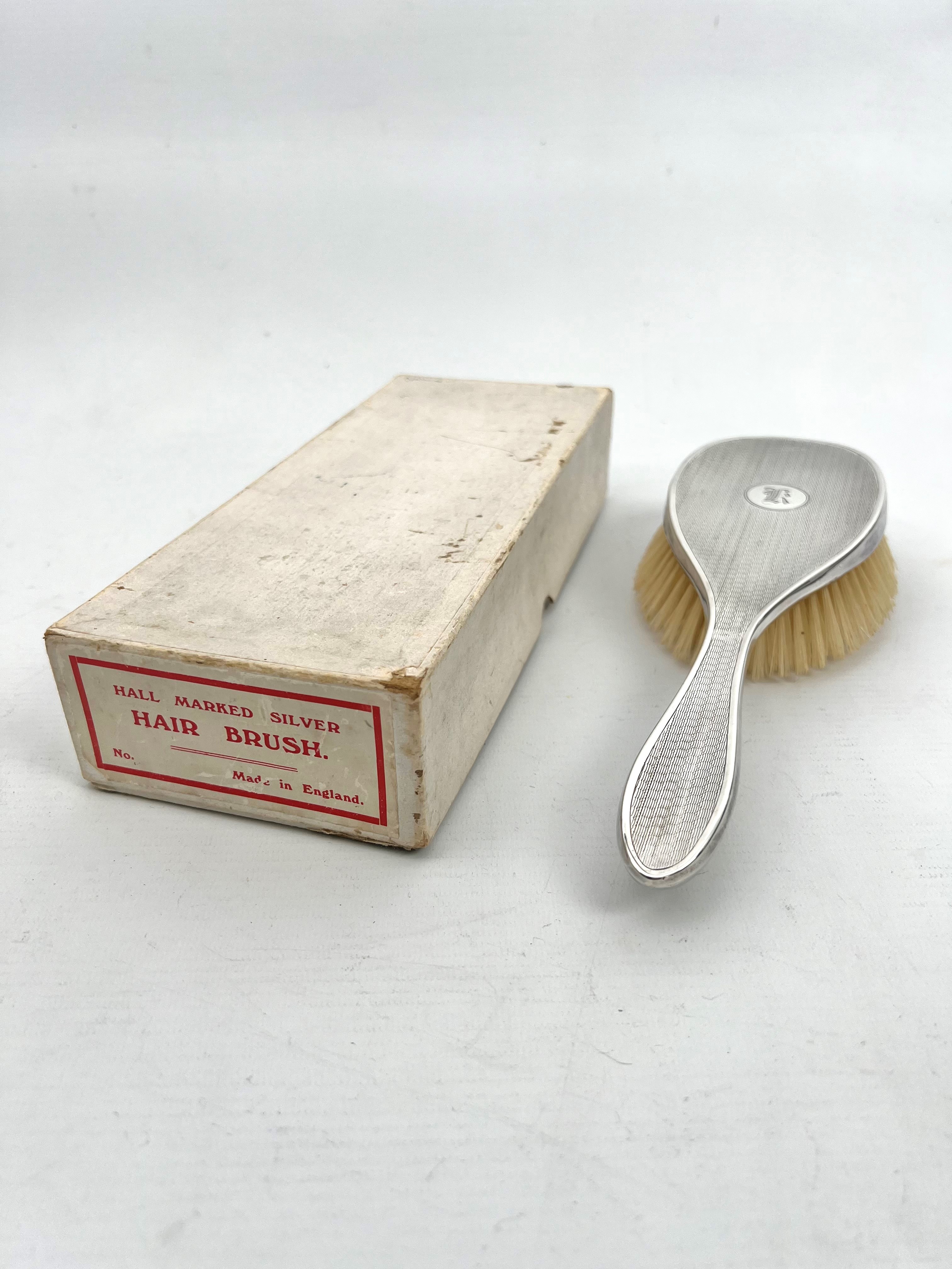 A boxed George V silver hair brush - Daniel Manufacturing Co., Birmingham 1930, engine turned - Image 2 of 6