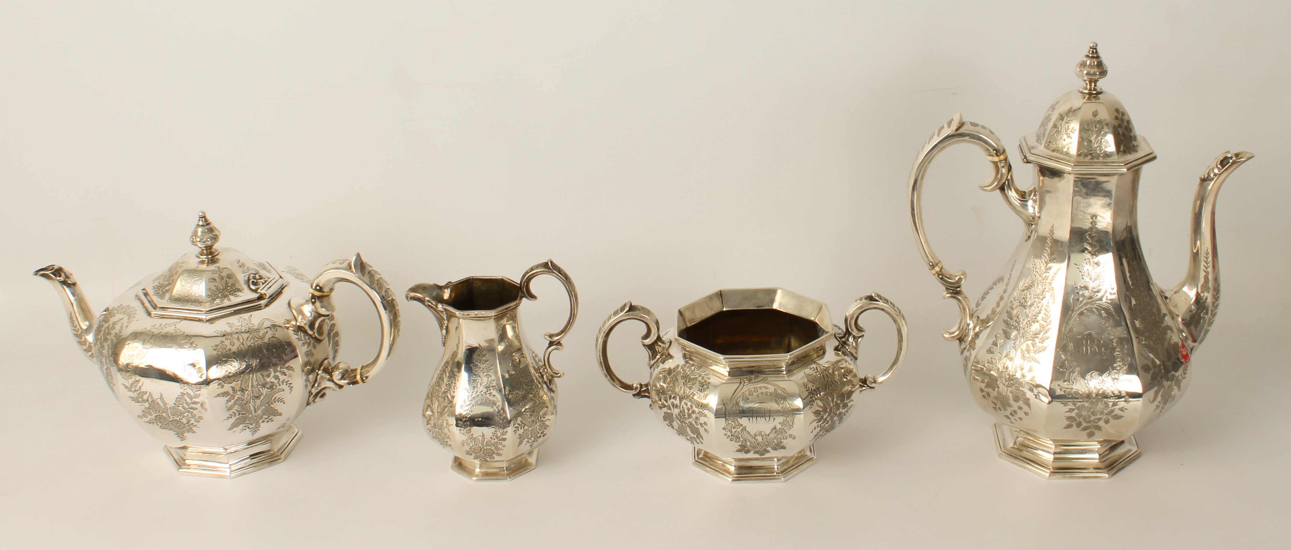 A Victorian silver four-piece tea and coffee service - Goldsmiths Alliance Ltd (Samuel Smily), - Bild 2 aus 19