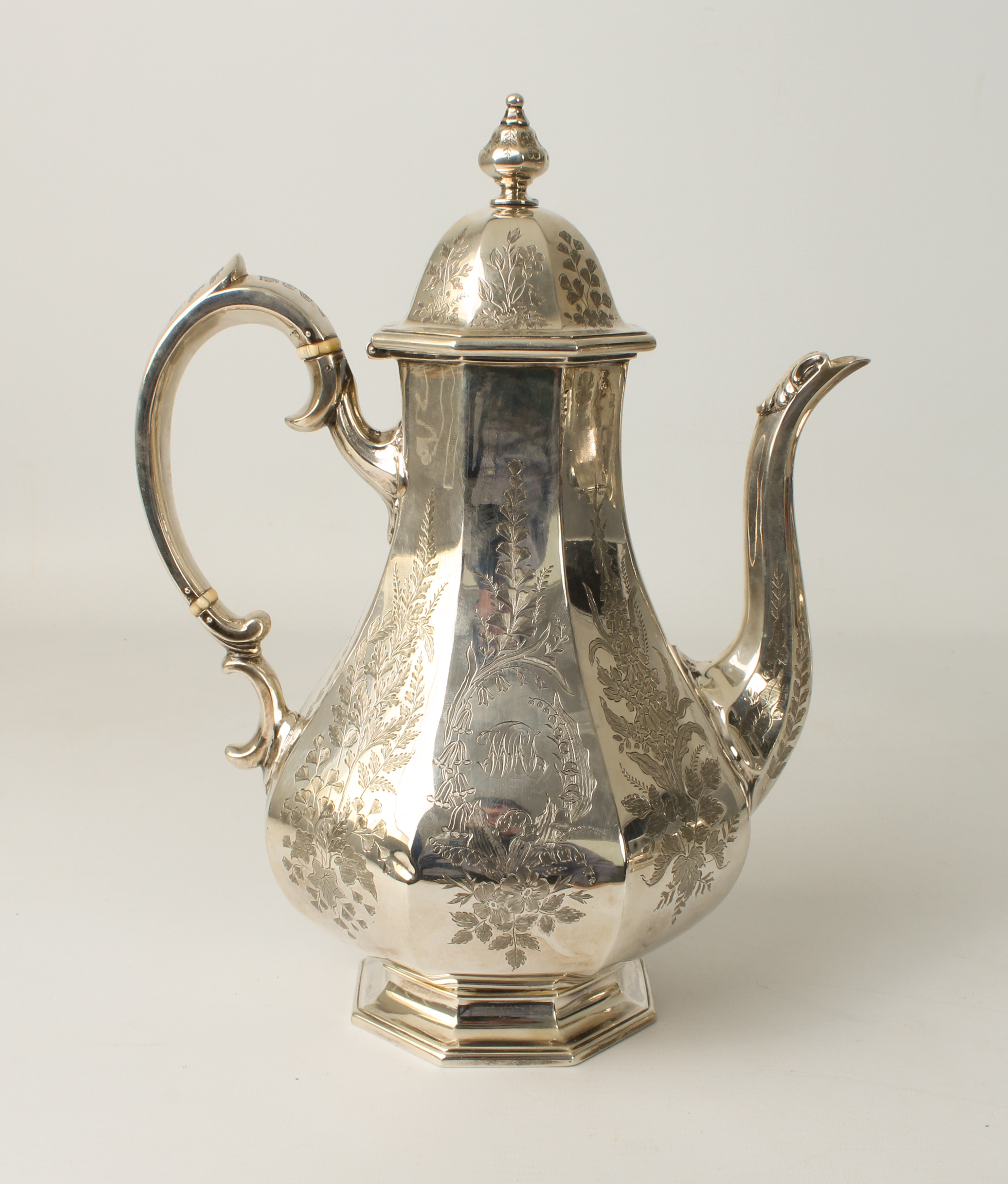 A Victorian silver four-piece tea and coffee service - Goldsmiths Alliance Ltd (Samuel Smily), - Bild 5 aus 19