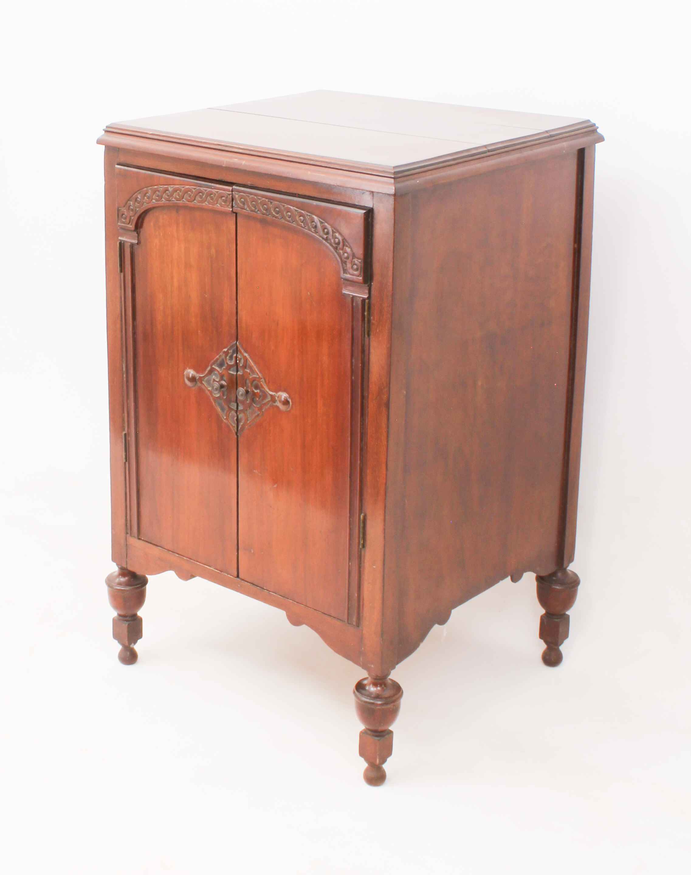 A 1920s-30s mahogany two-door record cabinet - the moulded top over a pair of doors carved with - Bild 2 aus 4