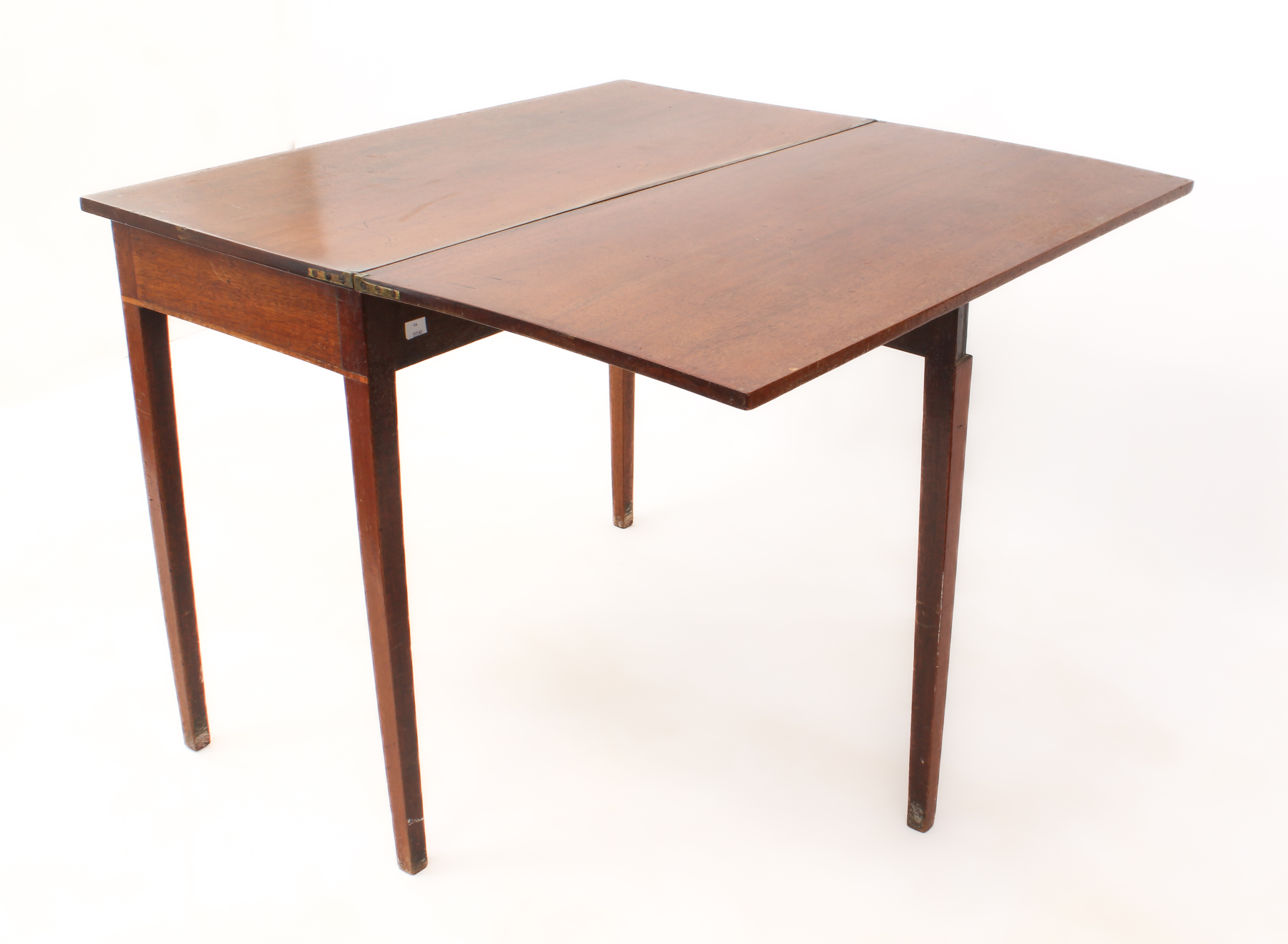 A mid-19th century mahogany rectangular fold-over tea table - with a boxwood edge banded frieze, - Bild 3 aus 4