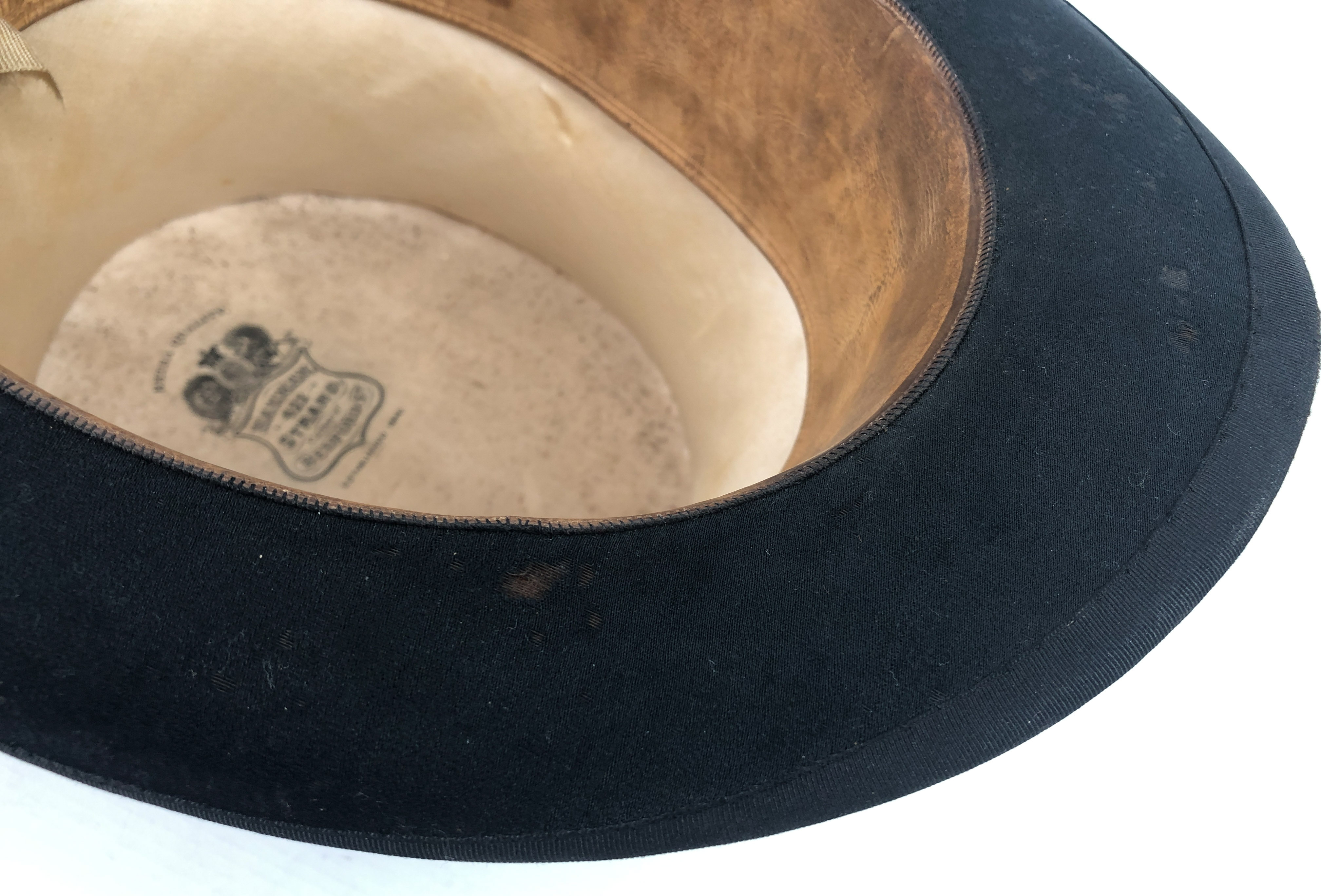 A splendid and fine quality silk top hat by Harman of 422 The Strand, London - late 19th / early - Image 16 of 20