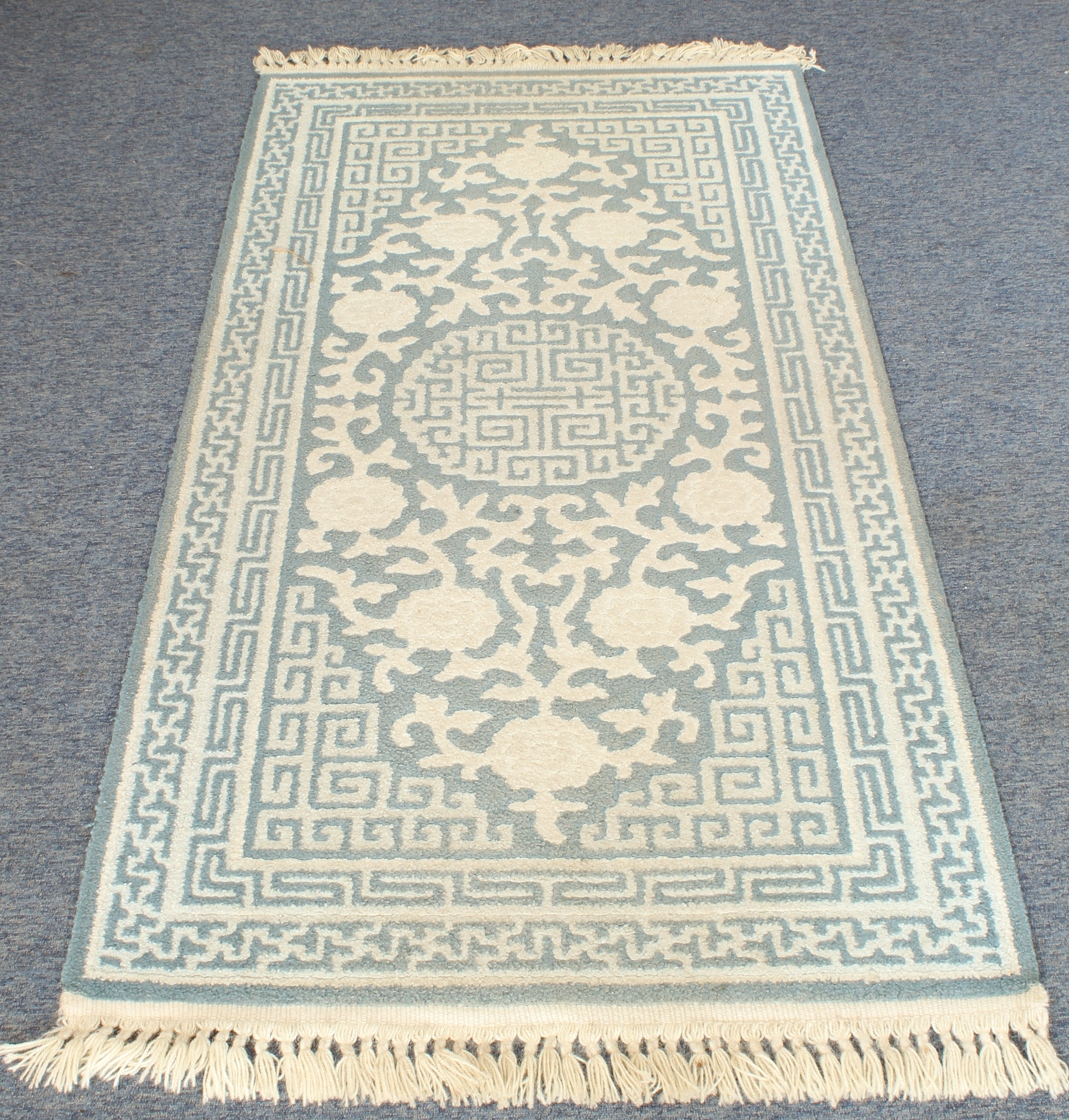 Two modern blue ground wool rugs (183 x 92 cm and 186 x 92 cm) - Image 5 of 5