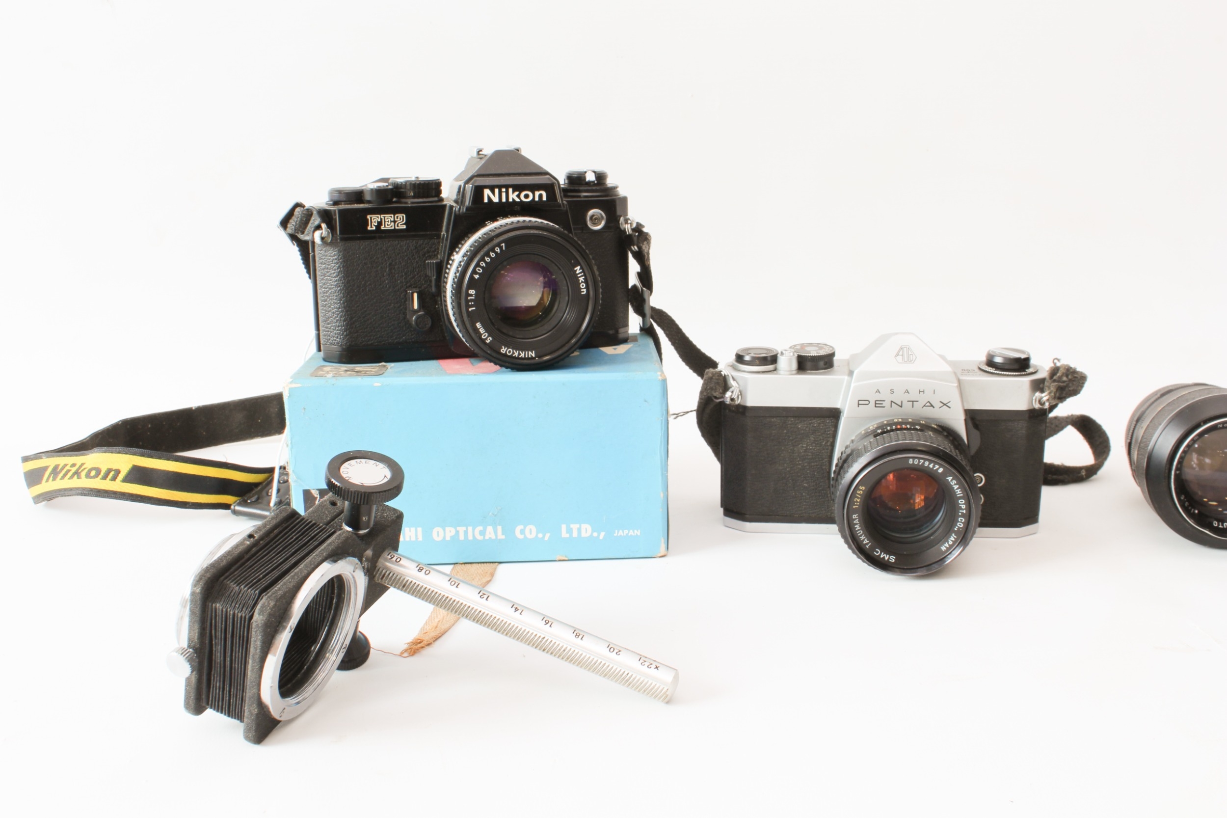 Three 35mm cameras and accessories: a Nikon FE2 with Nikkor f/1.8 50mm lens; a Pentax ME F withSMC - Image 2 of 3