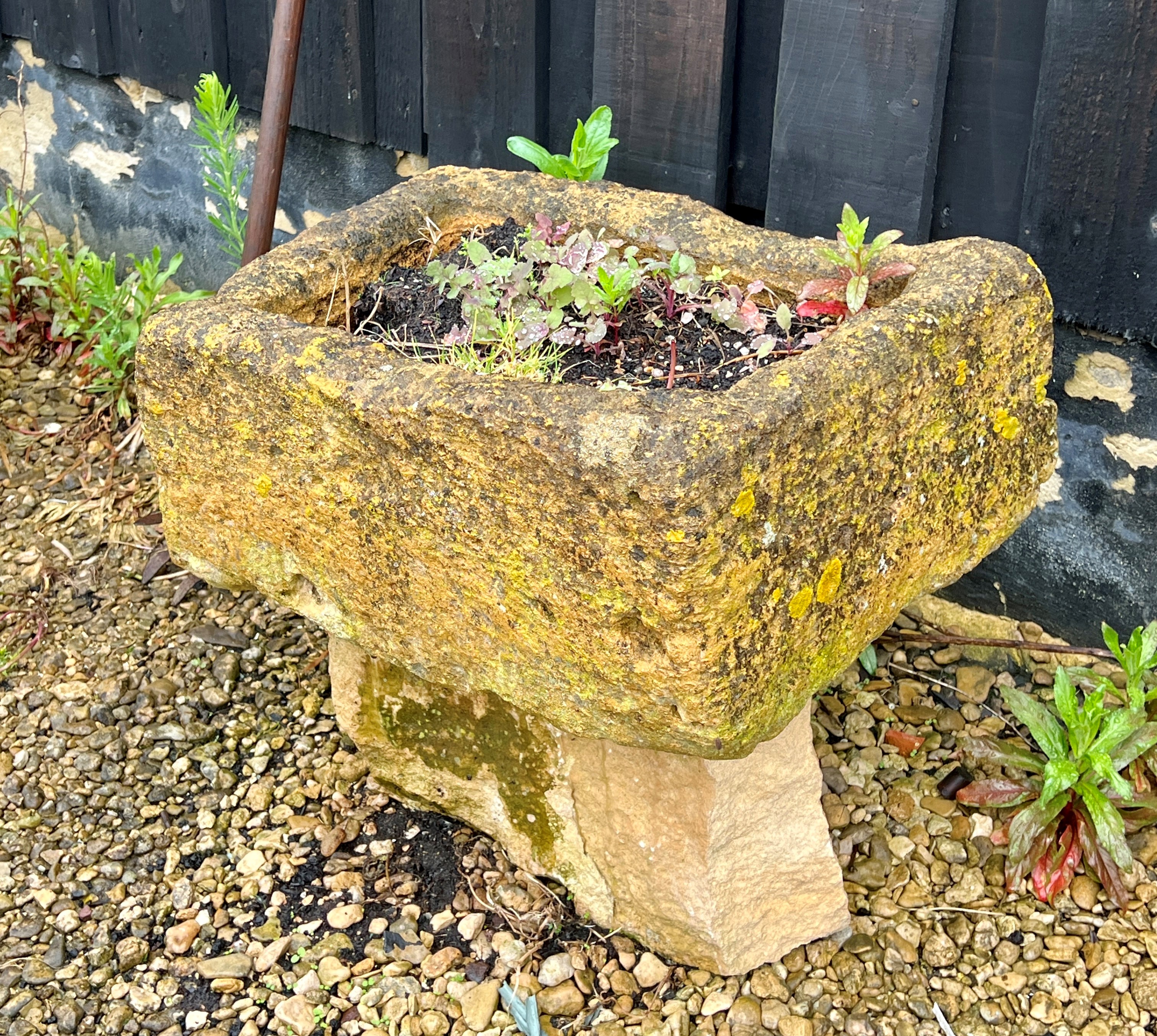 A small rectangular Cotswold stone trough - 58 x 43cm, 22cm high. - Bild 2 aus 2