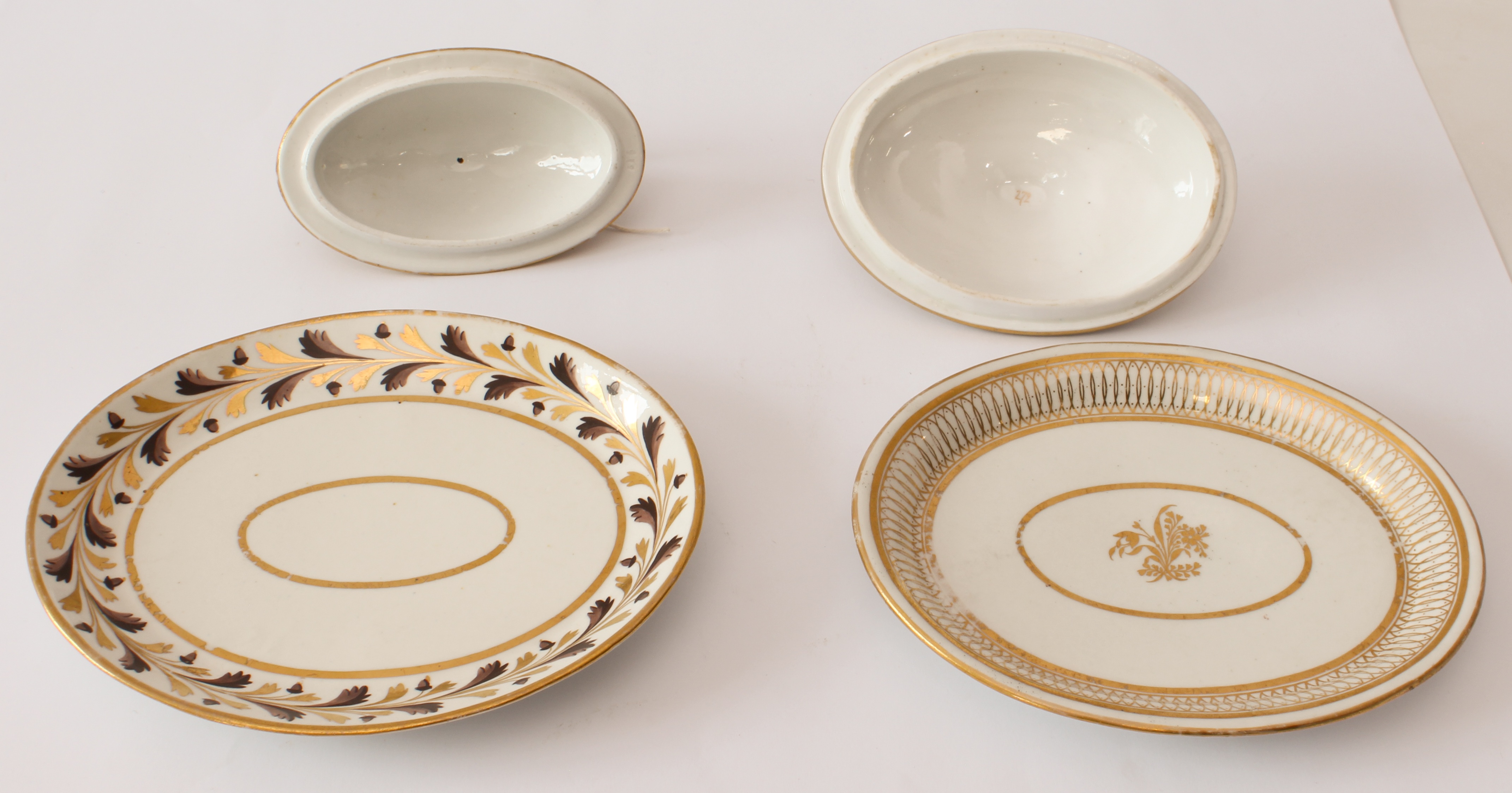 Two 19th century English porcelain oval sugar boxes and closely matched stands - one decorated - Image 5 of 6