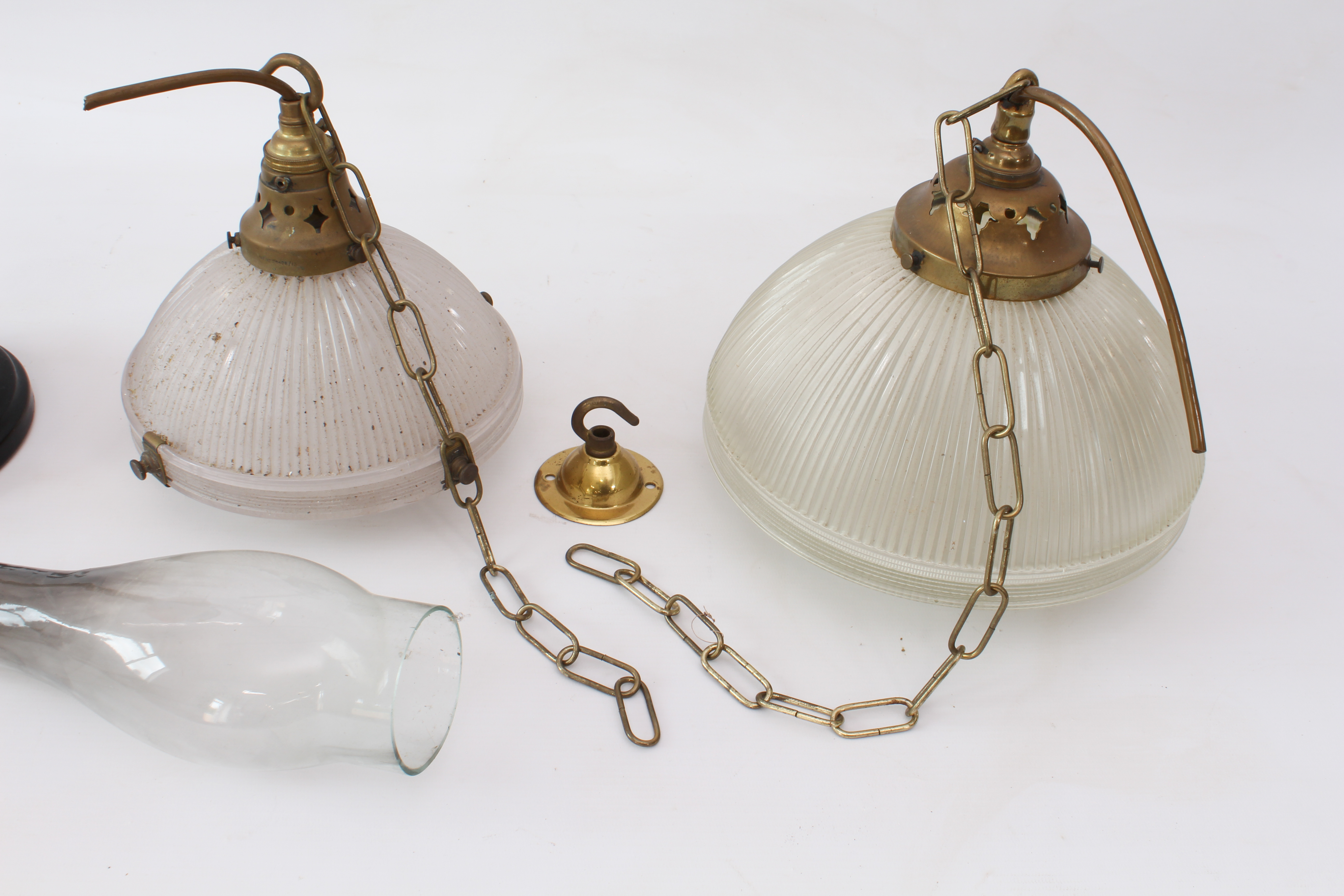 A graduated pair of glass and brass celling lights and an oil lamp - the ceiling lights with moulded - Image 3 of 3