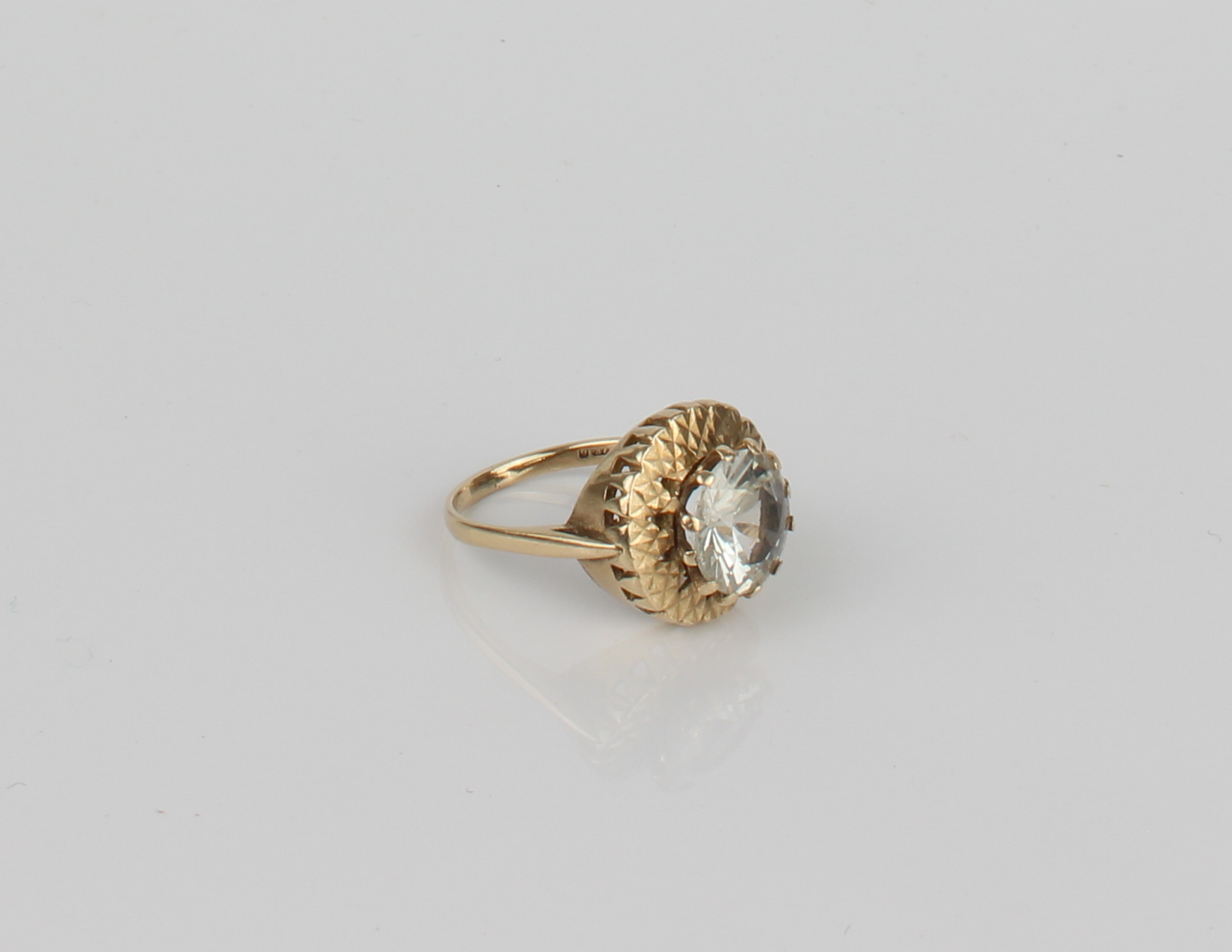 A vintage 9ct gold ring set with a large white stone - hallmarked London 1967, the claw set 9.75 - Image 2 of 5