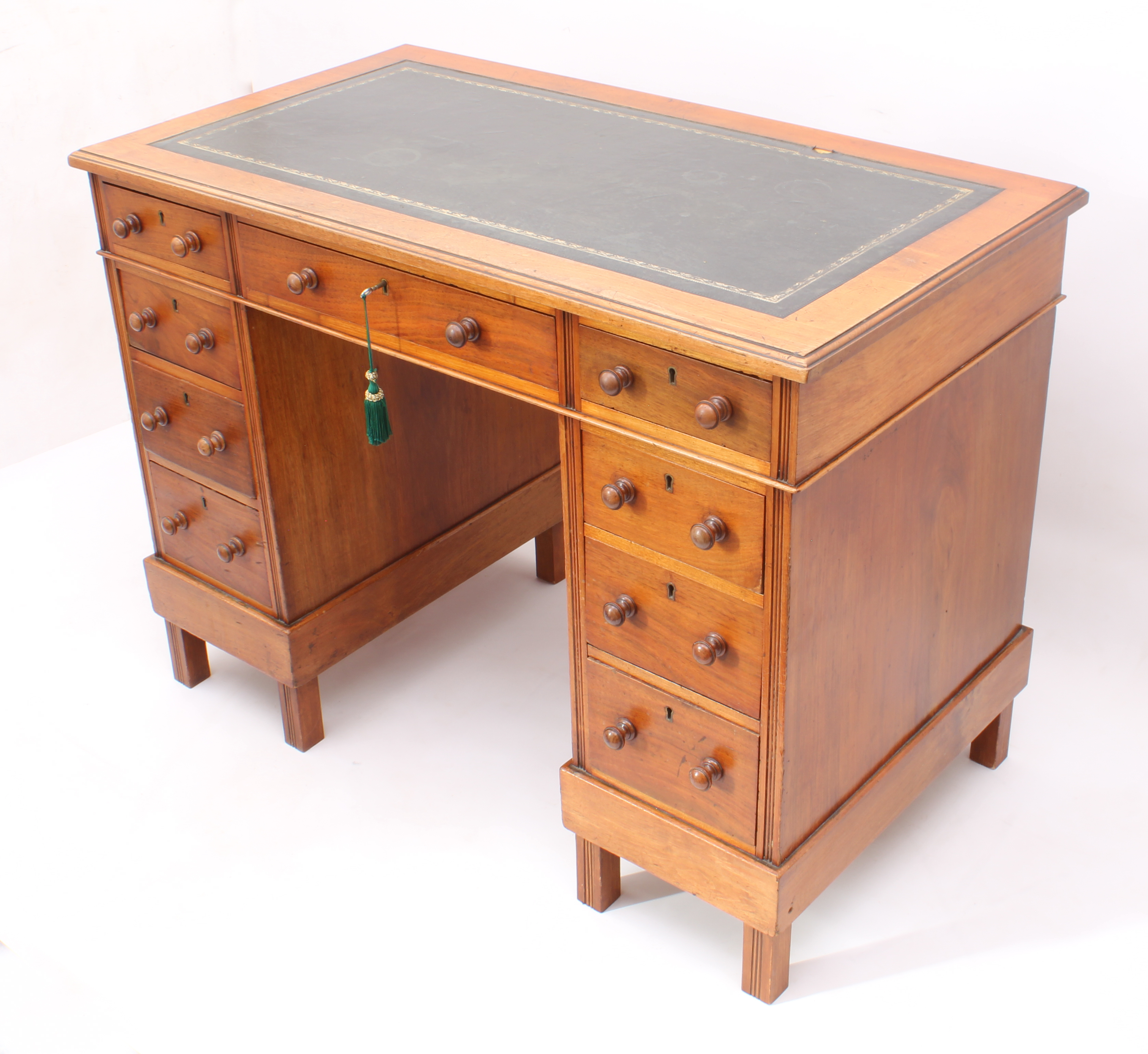 An Edwardian walnut double pedestal desk - the moulded top with inset gilt tooled green leather, - Bild 2 aus 6