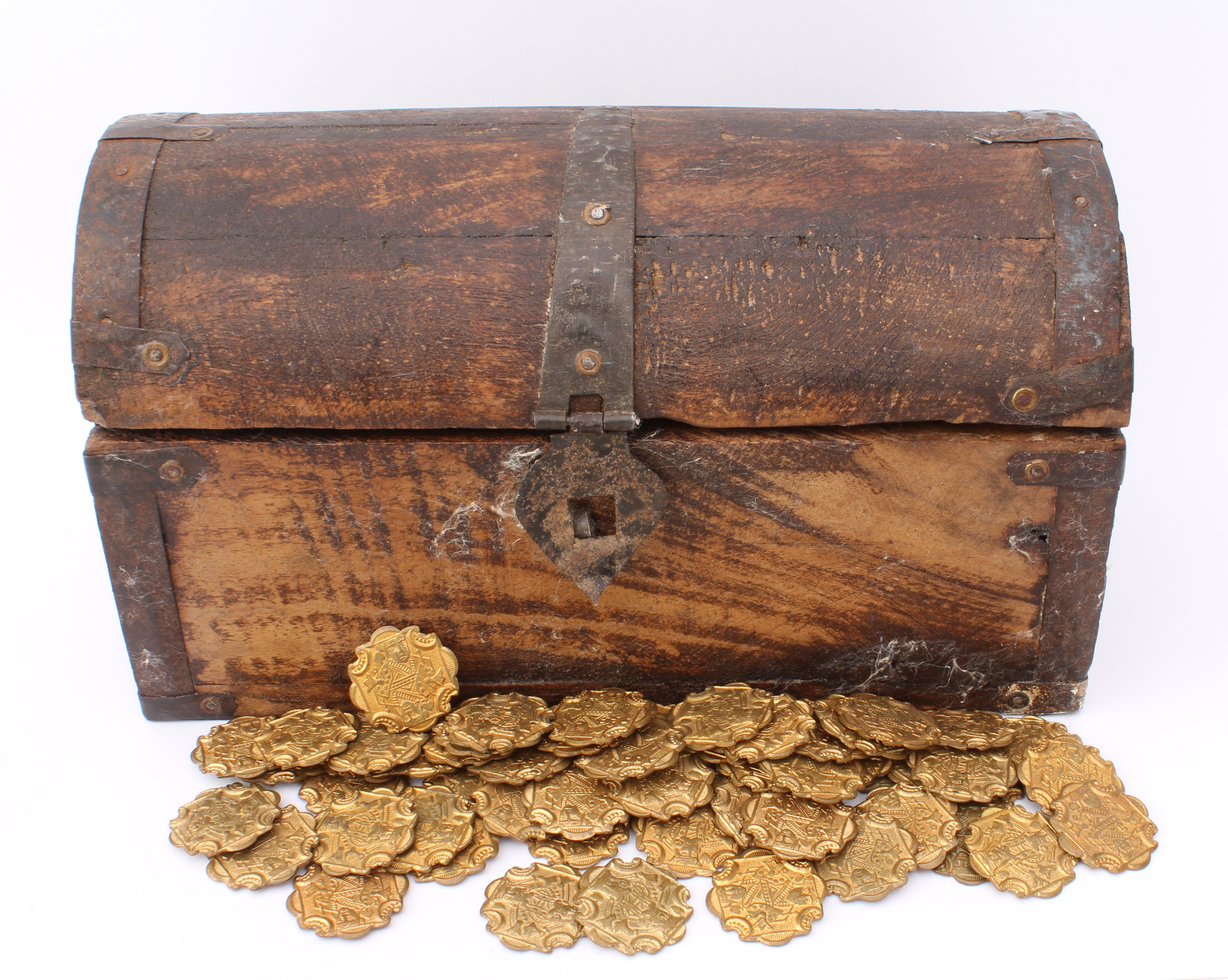 A miniature wooden treasure-chest-style chest - containing 61 gilt-metal gaming counters (23mm in - Image 2 of 5