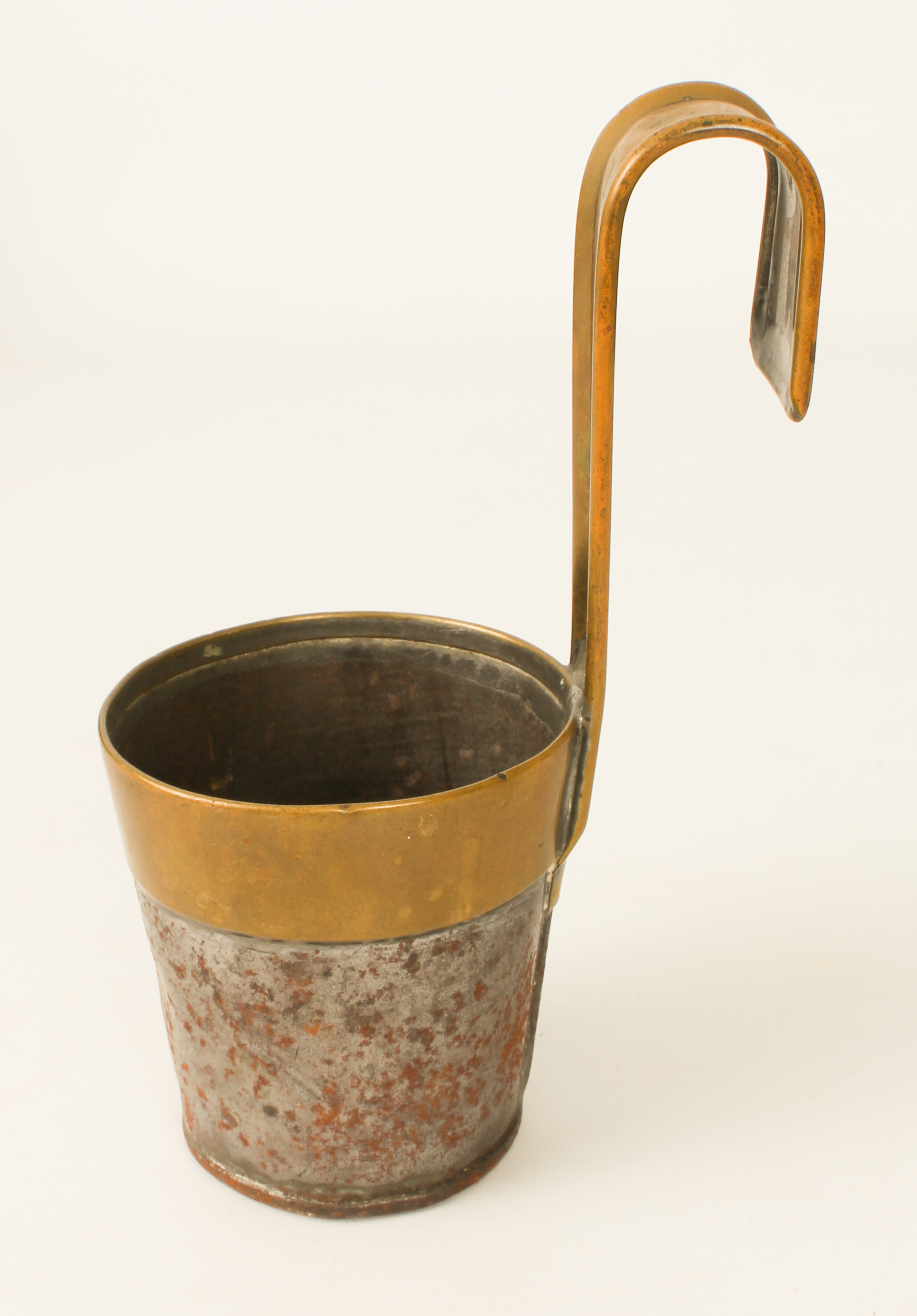 A mixed lot of four: 1. a 19th century preserve pan with fixed (non-swing) handle, 36 cm high x 32 - Bild 7 aus 11