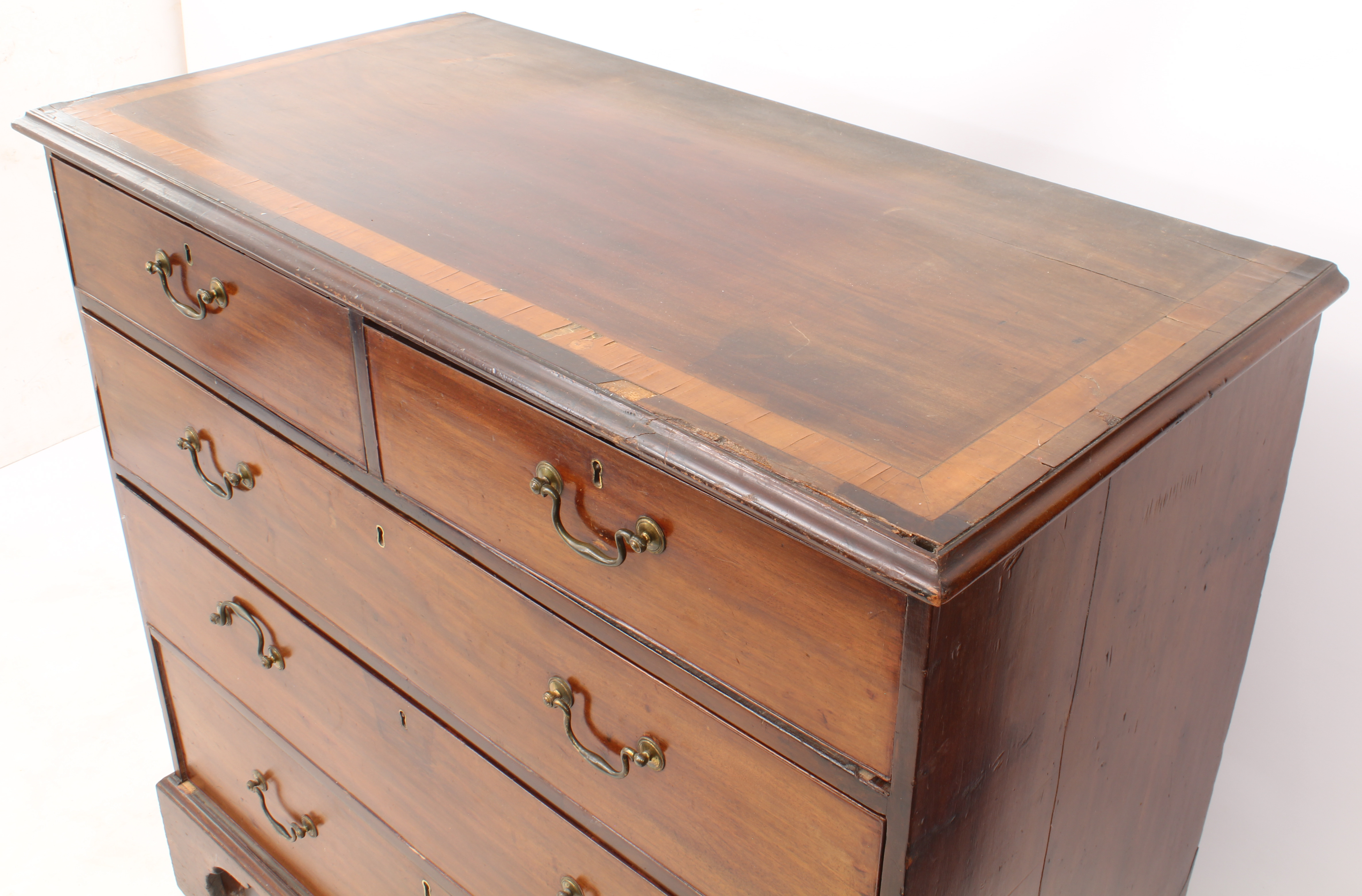 A George III cross-banded mahogany straight-front chest of drawers - the moulded, satinwood banded - Image 3 of 4