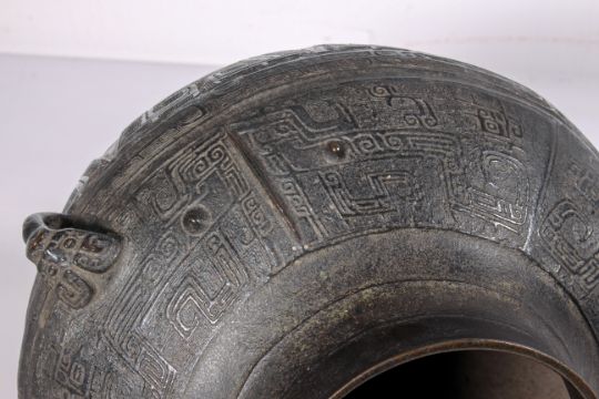 A fine Chinese archaistic bronze ritual wine vessel, yuan lei, in the Yin period, late-Shang style - - Image 77 of 80