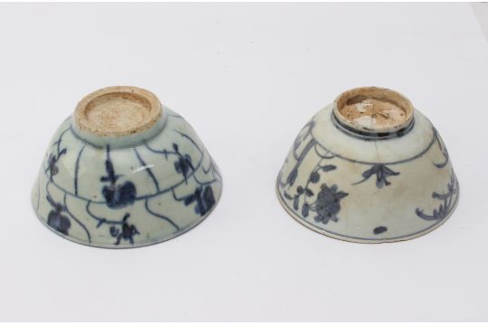 Three pieces of Chinese blue and white porcelain - including a small provincial rice bowl with - Image 3 of 4