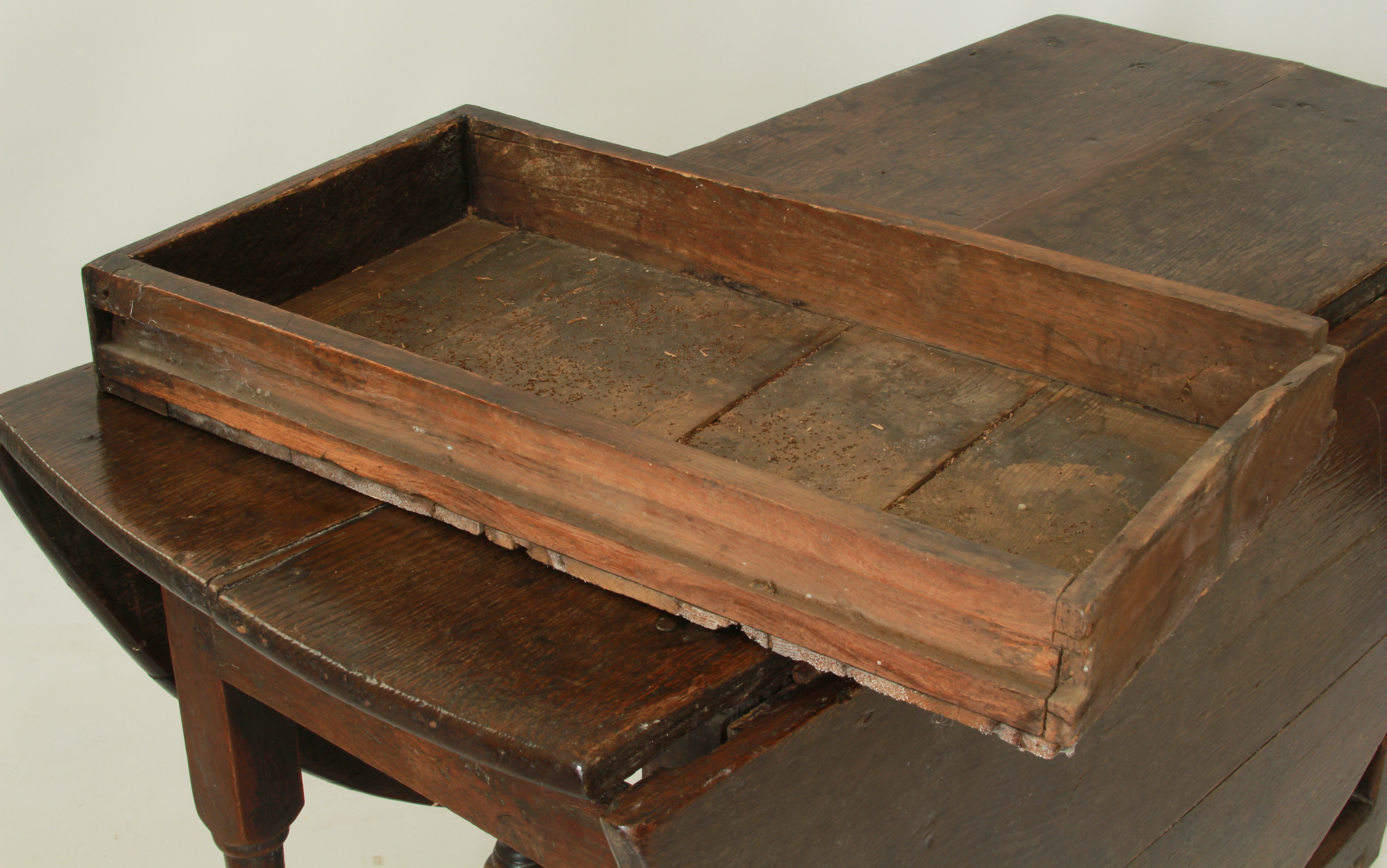 A late 17th century oak dropflap dining table - the oval gateleg top over a single end drawer - Image 3 of 14