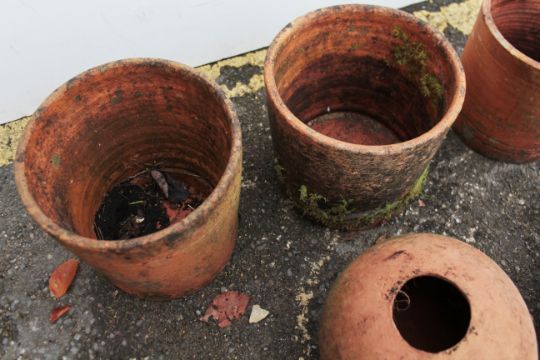 Five terracotta garden planters - a spherical pair and a cylindrical trio - Image 4 of 5