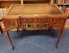 EARLY 20TH CENTURY LEATHER TOPPED WRITING TABLE WITH 3 DRAWERS & QUEEN ANNE SUPPORTS.