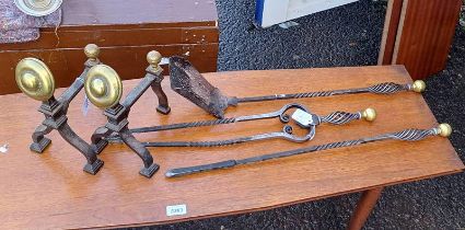 SET OF 3 BRASS & STEEL FIRE IRONS WITH TWISTED STEMS & PAIR OF SIMILAR ANDIRONS