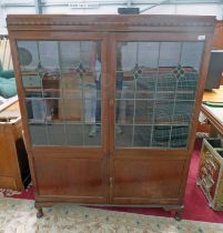 EARLY 20TH CENTURY MAHOGANY BOOKCASE WITH 2 LEADED GLASS PANEL DOORS OVER 2 PANEL DOORS ON SHORT