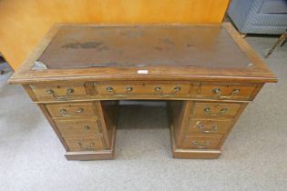 MAHOGANY KNEE HOLE DESK WITH LEATHER INSET TOP & 9 DRAWERS,