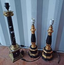 BRASS & MARBLE CORINTHIAN COLUMN TABLE LAMP ON SQUARE BASE & PR OF BLACK AND GILT TABLE LAMPS