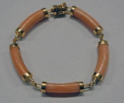 14K GOLD MOUNTED CORAL BRACELET - 17.