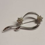 18K GOLD DIAMOND SET BROOCH SET WITH TWIN DIAMOND CLUSTERS VERY APPROX 1.2 CARATS IN TOTAL - 5.